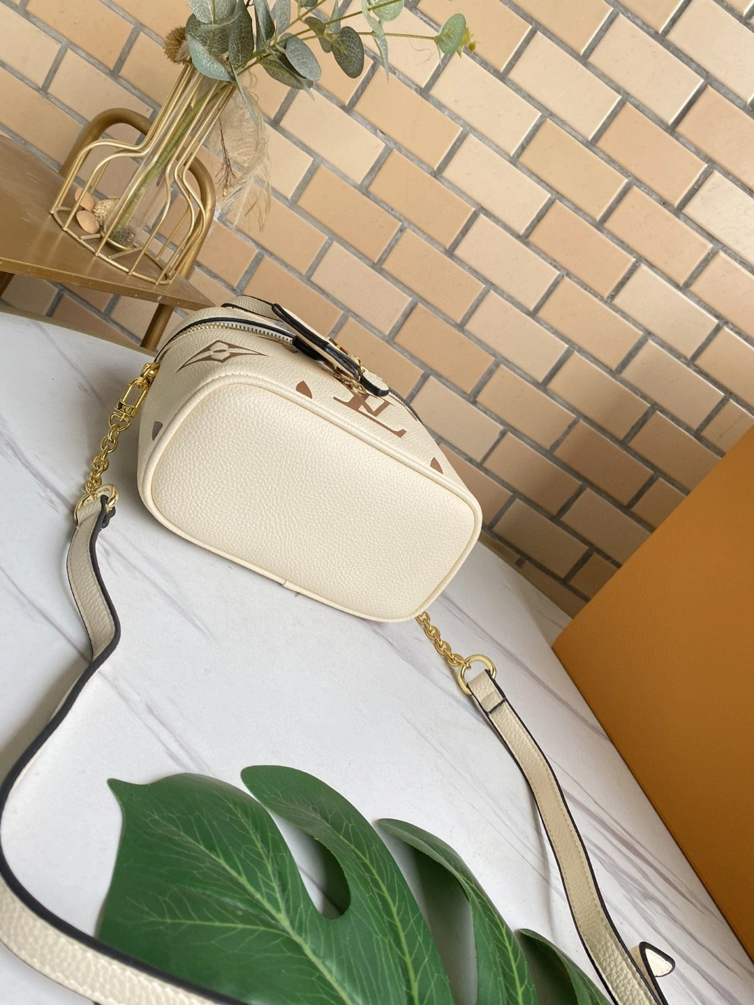 M45780 Vanity item : AT-B225L0413L