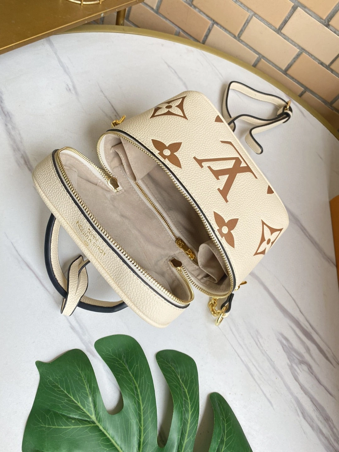 M45780 Vanity item : AT-B225L0413L