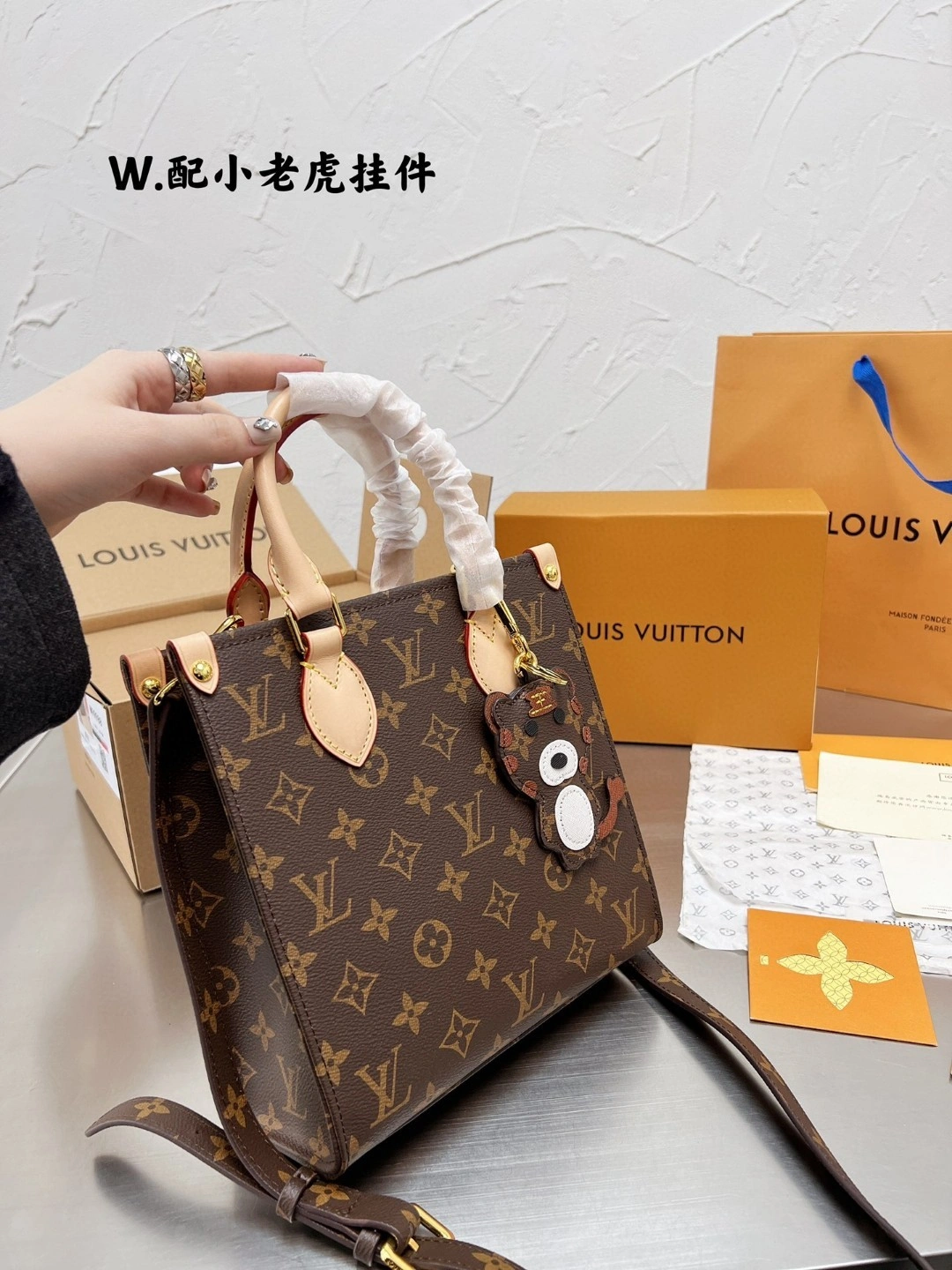 M45847 cowhide item : BT-B018B1823