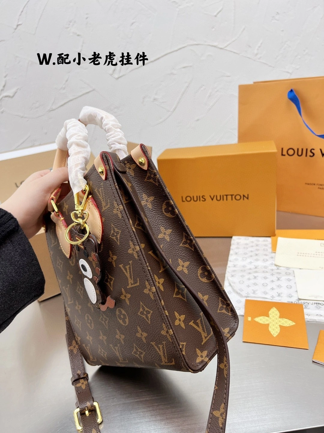 M45847 cowhide item : BT-B018B1823