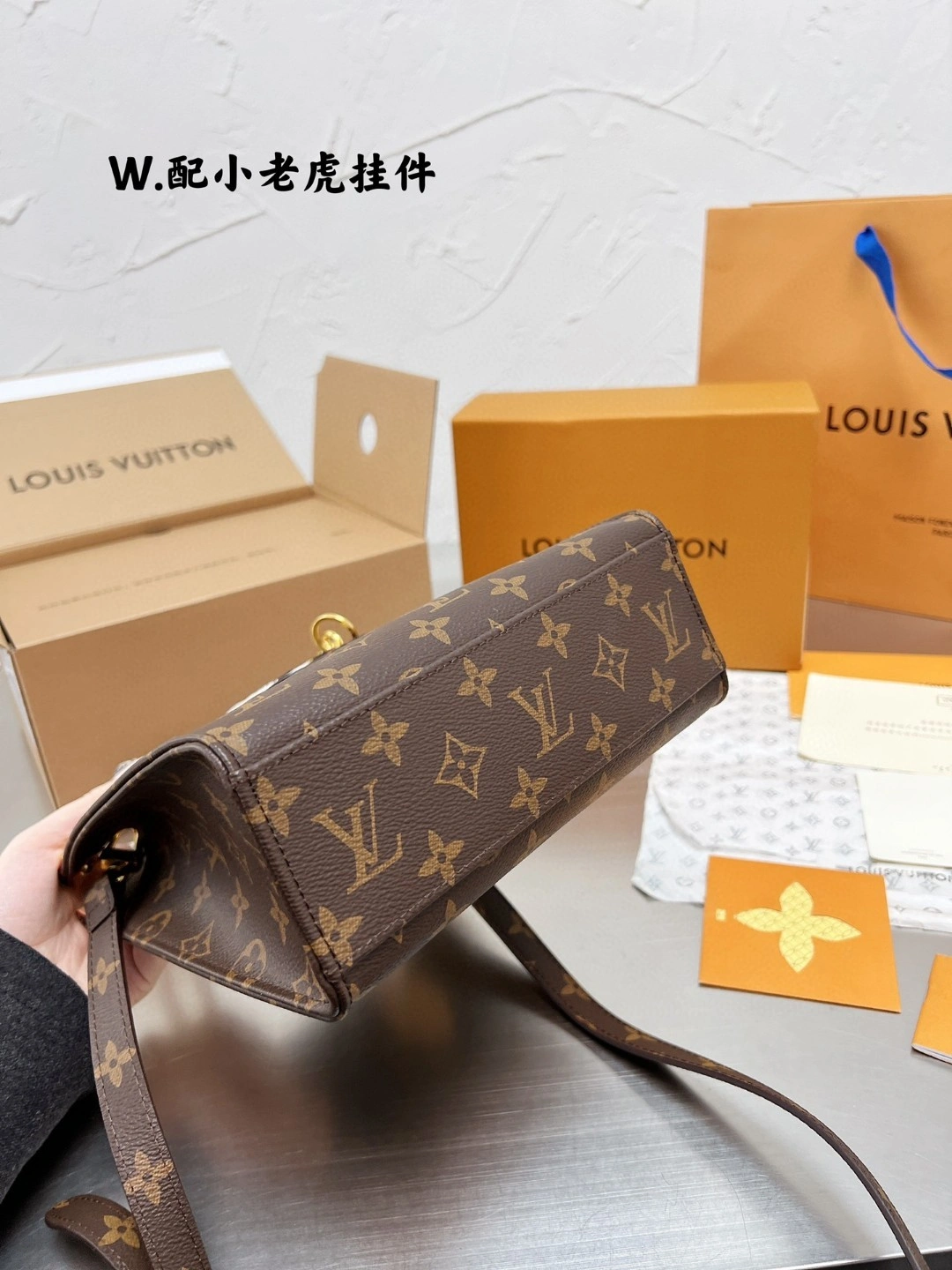 M45847 cowhide item : BT-B018B1823