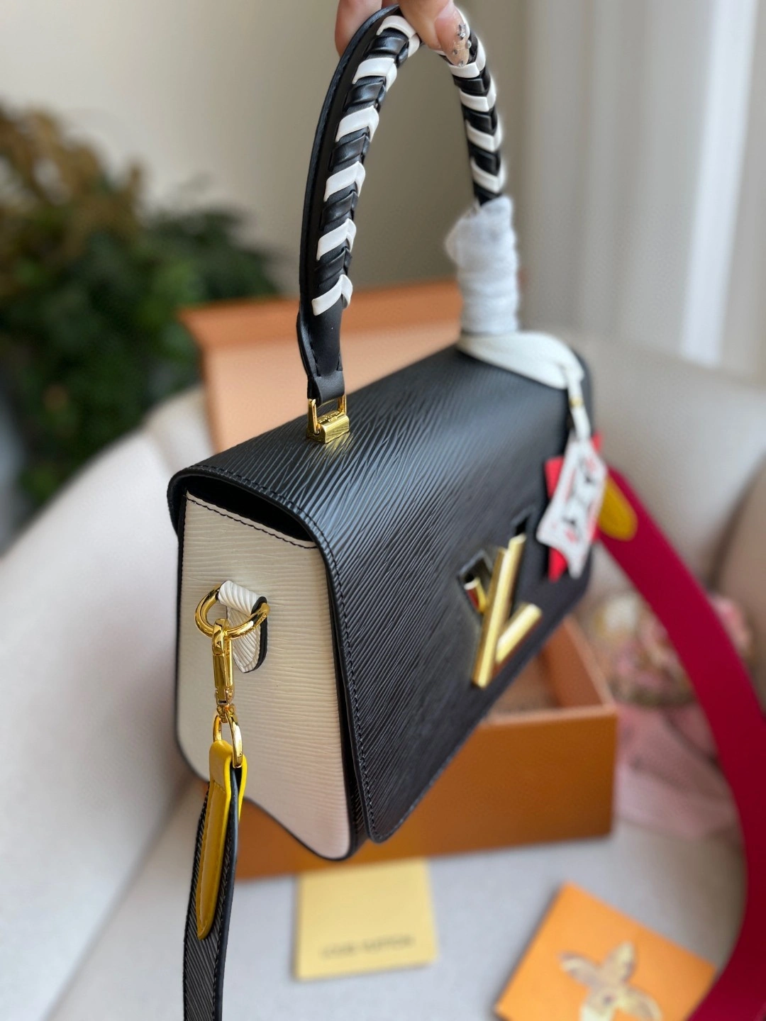 M56780 Calfskin Twist item : BT-B299C1918
