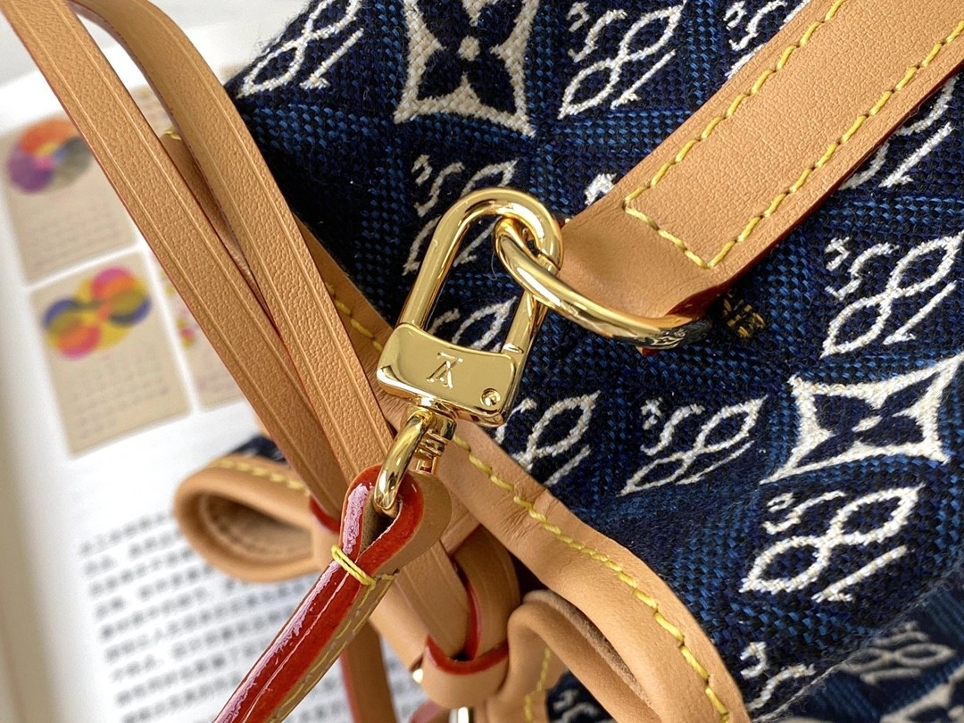 M57447 Noé Purse item : AT-B225L0302L