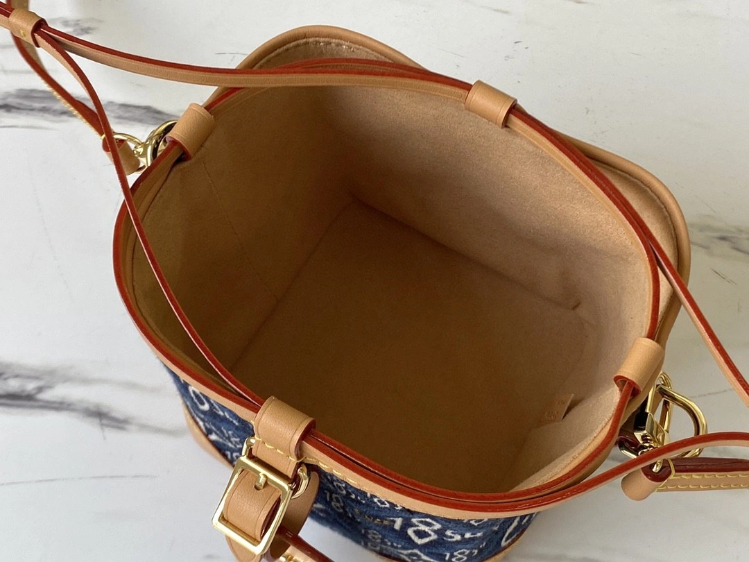 M57447 Noé Purse item : AT-B225L0302L