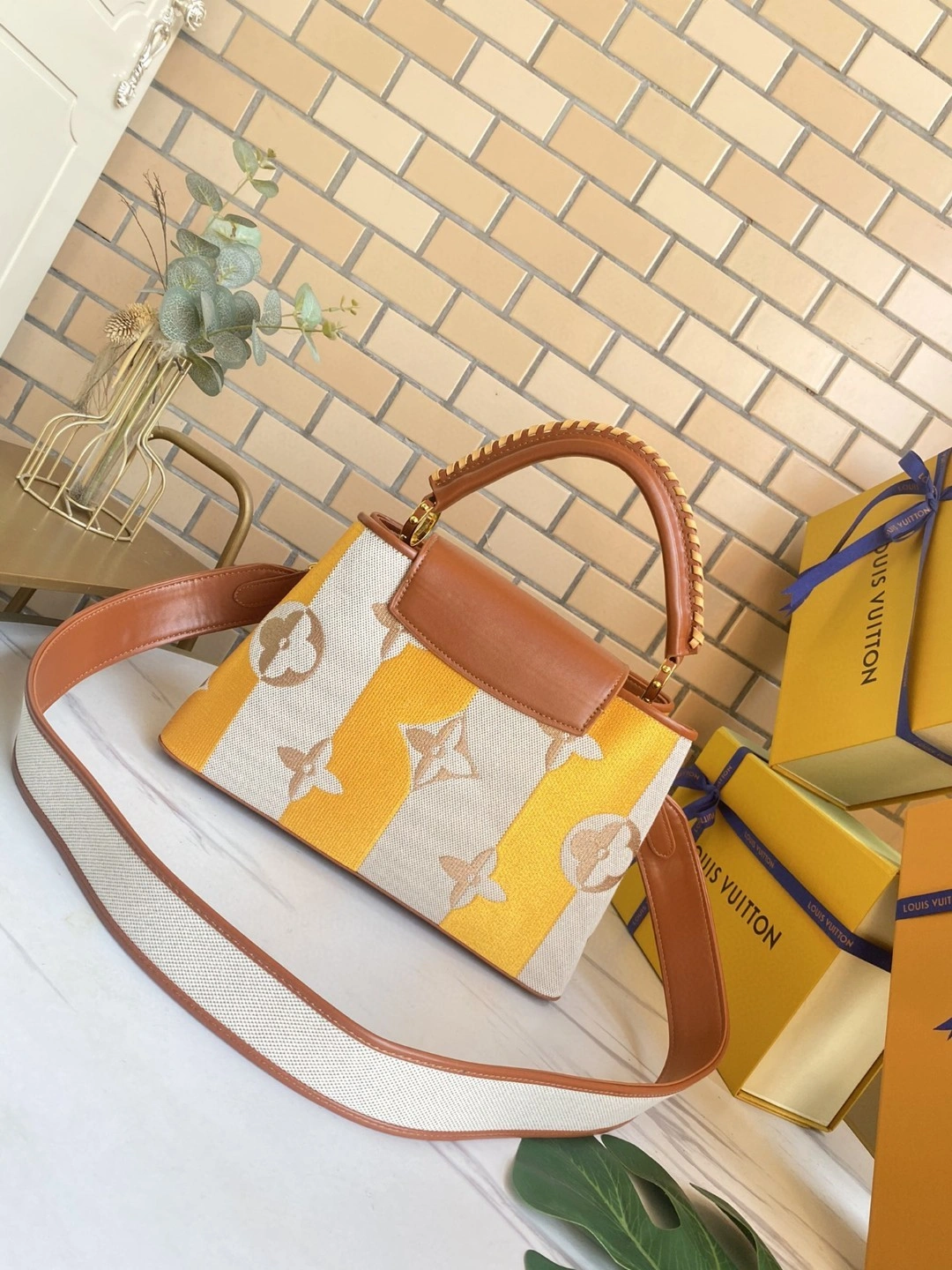M57651 Calfskin Capucines item : BT-B225C1906