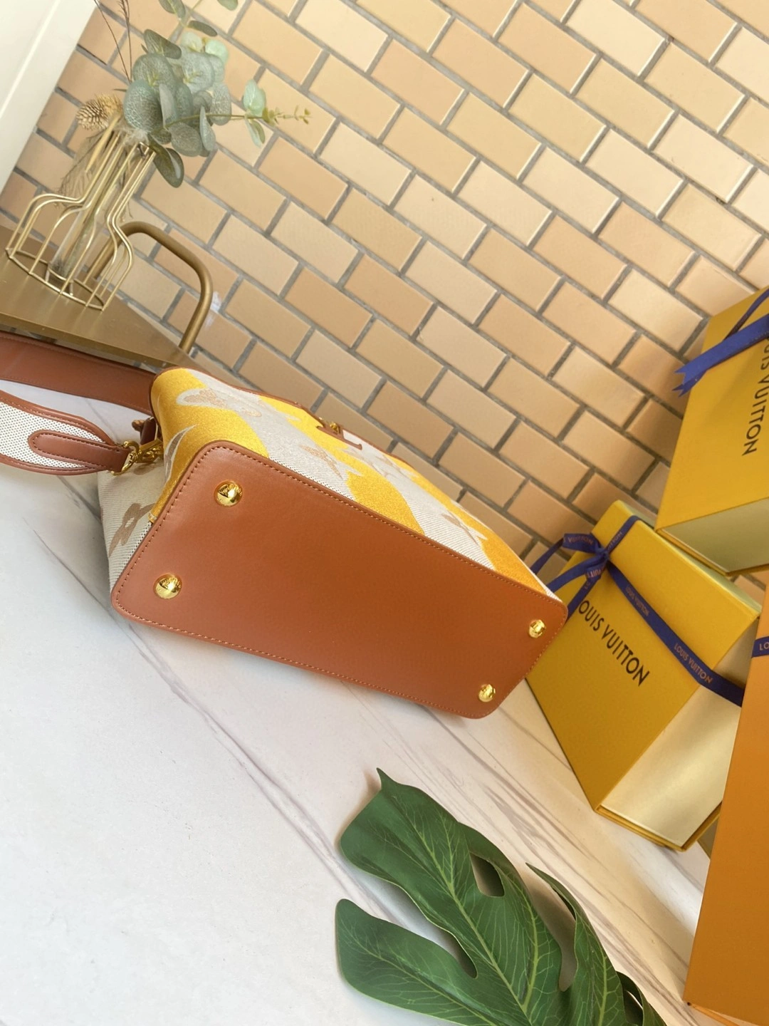 M57651 Calfskin Capucines item : BT-B225C1906