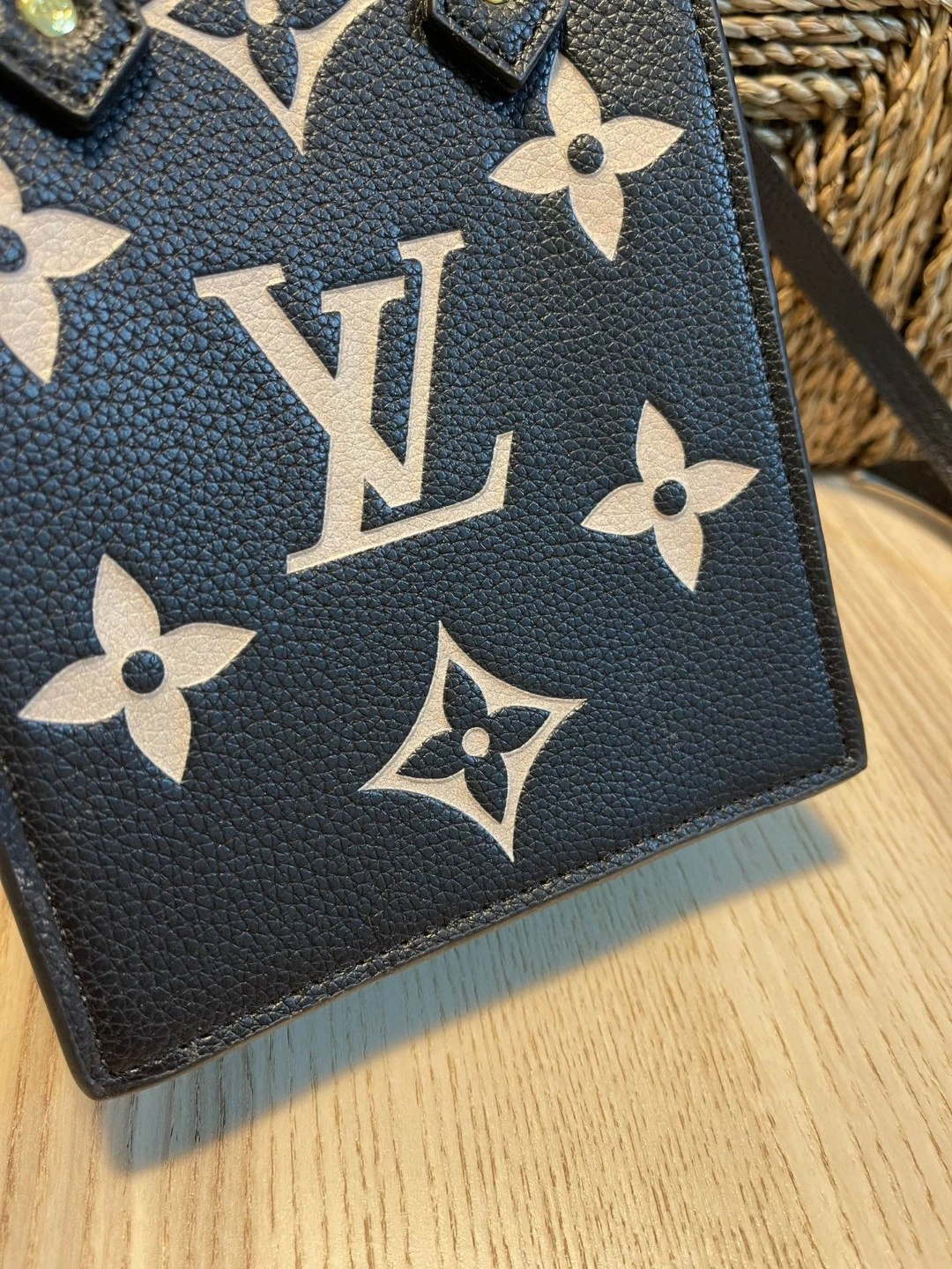 M57937 Petit Sac Plat item : AT-B225L0303L