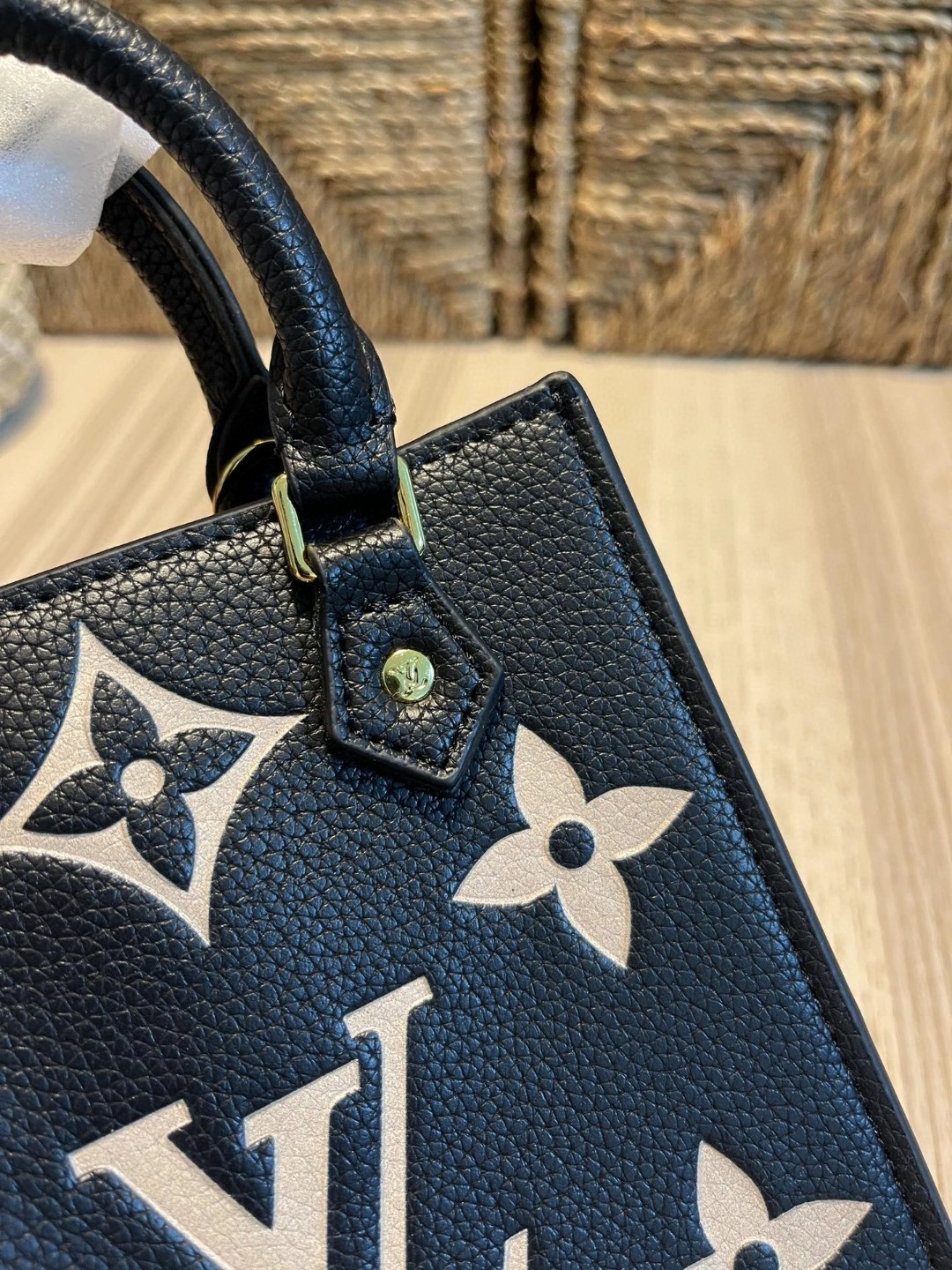 M57937 Petit Sac Plat item : AT-B225L0303L
