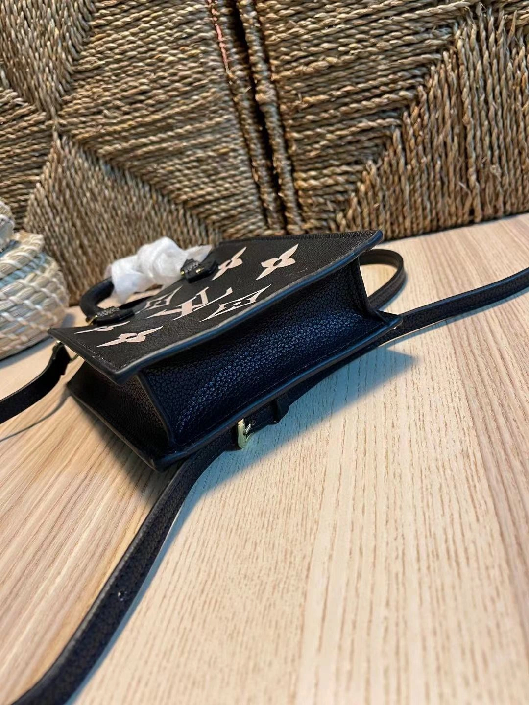 M57937 Petit Sac Plat item : AT-B225L0303L