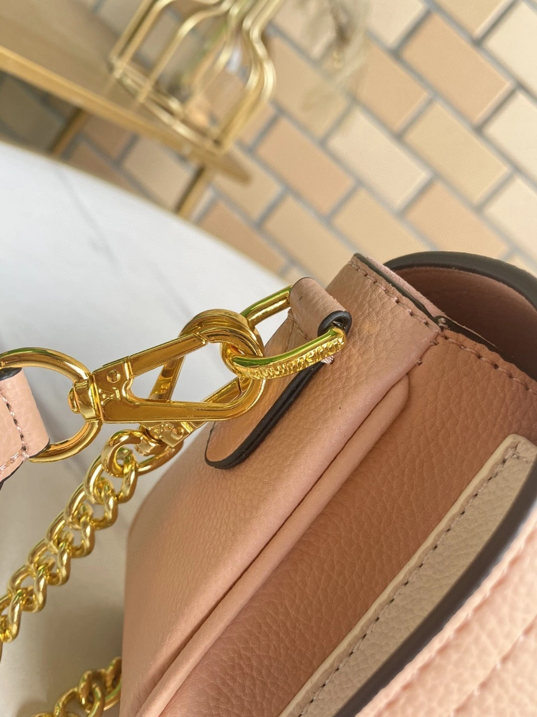 M58555 Calfskin Lockme Tender item : AT-B225L0335L