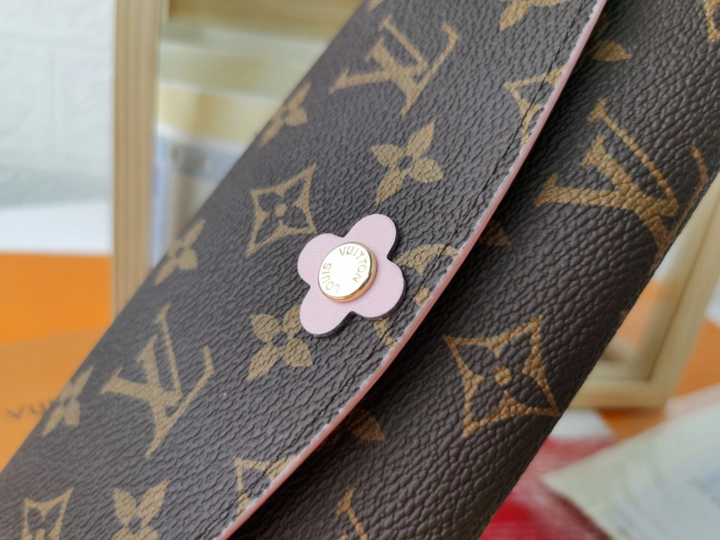 M64202 Emilie item : AT-B225L0435L