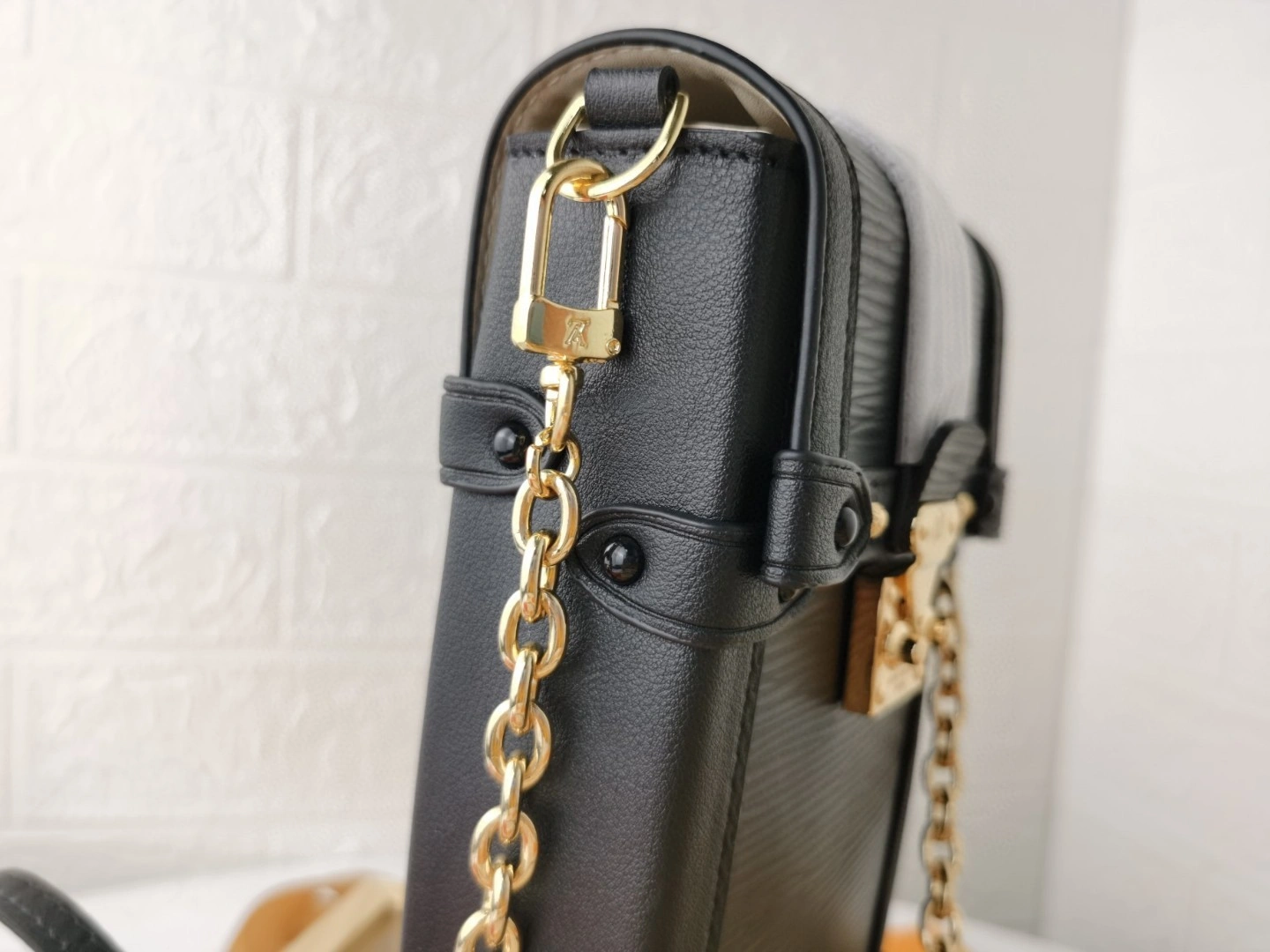M67871 Calfskin Essential Trunk item : BT-B225D0612W