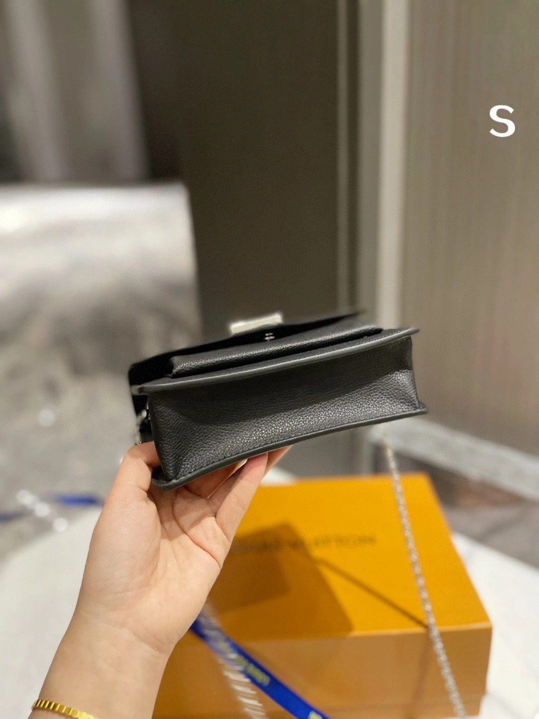 M69183 Calfskin Lockme item : BT-B299C1919