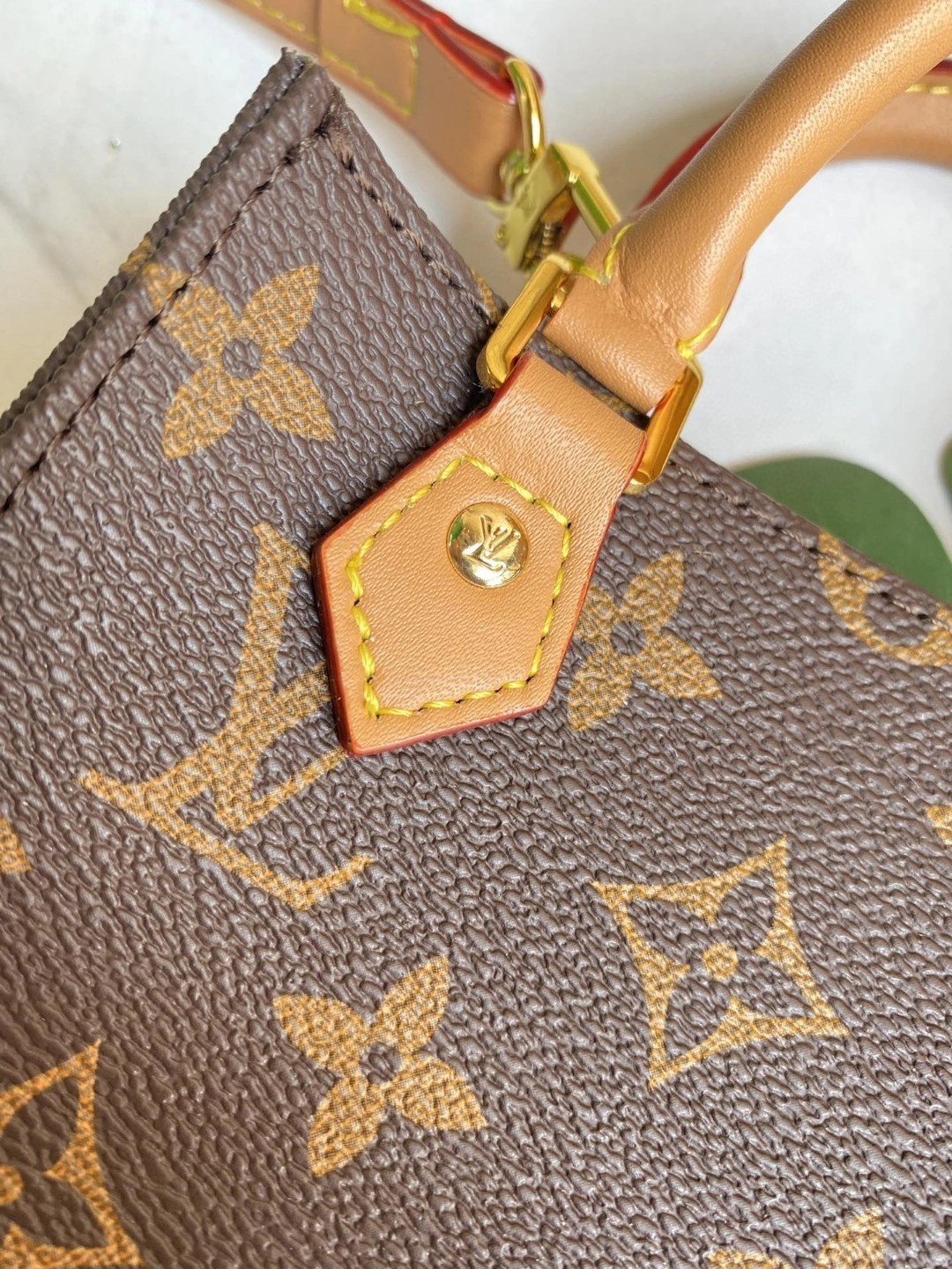 M69442 Petit Sac Plat item : AT-B225L0420L