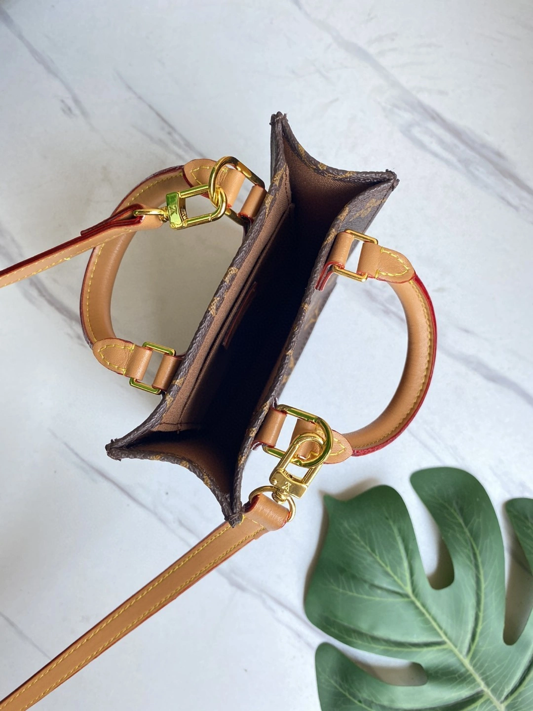 M69442 Petit Sac Plat item : AT-B225L0420L