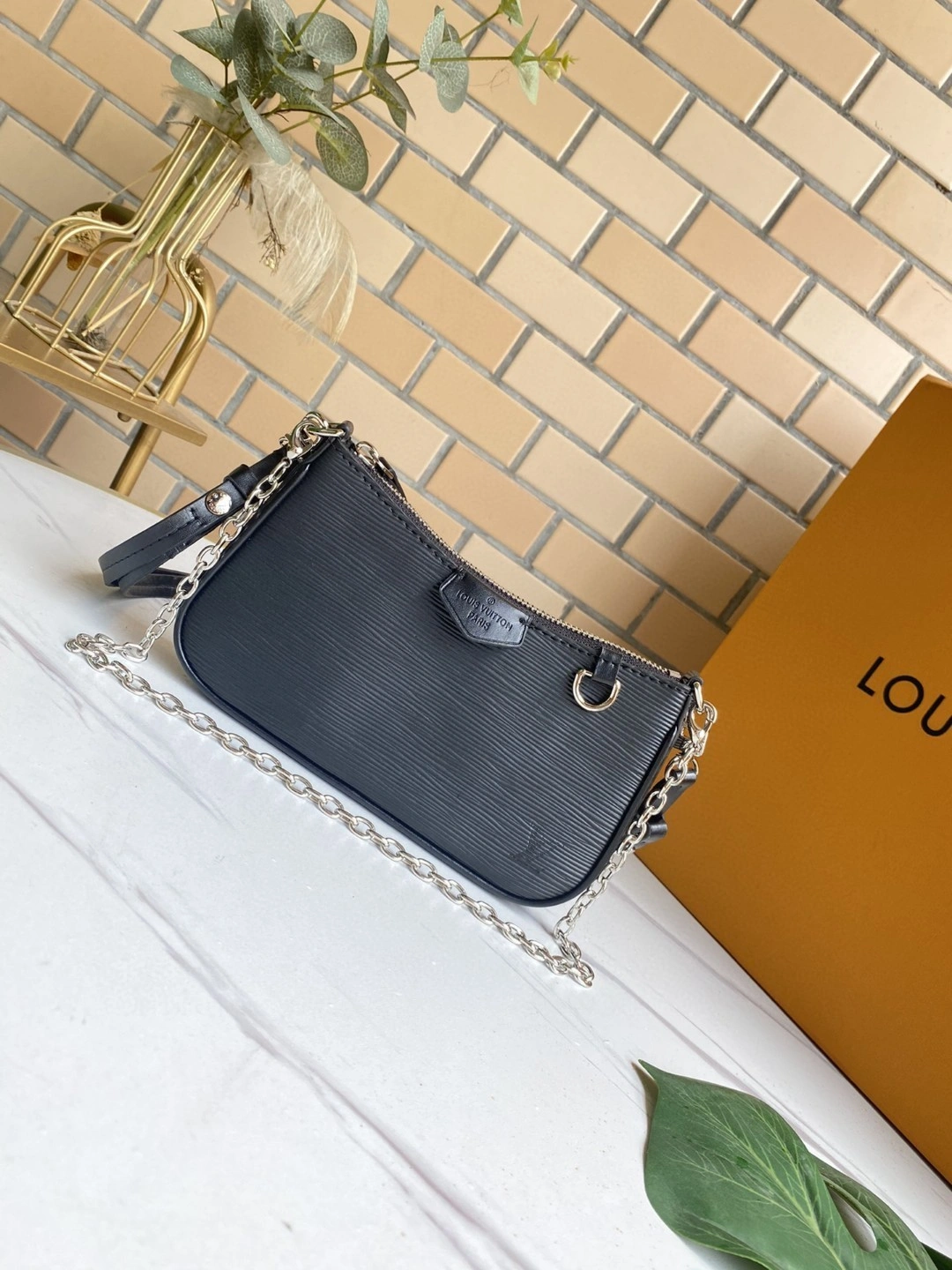 M80471 Easy Pouch On Strap item : AT-B225L0310L