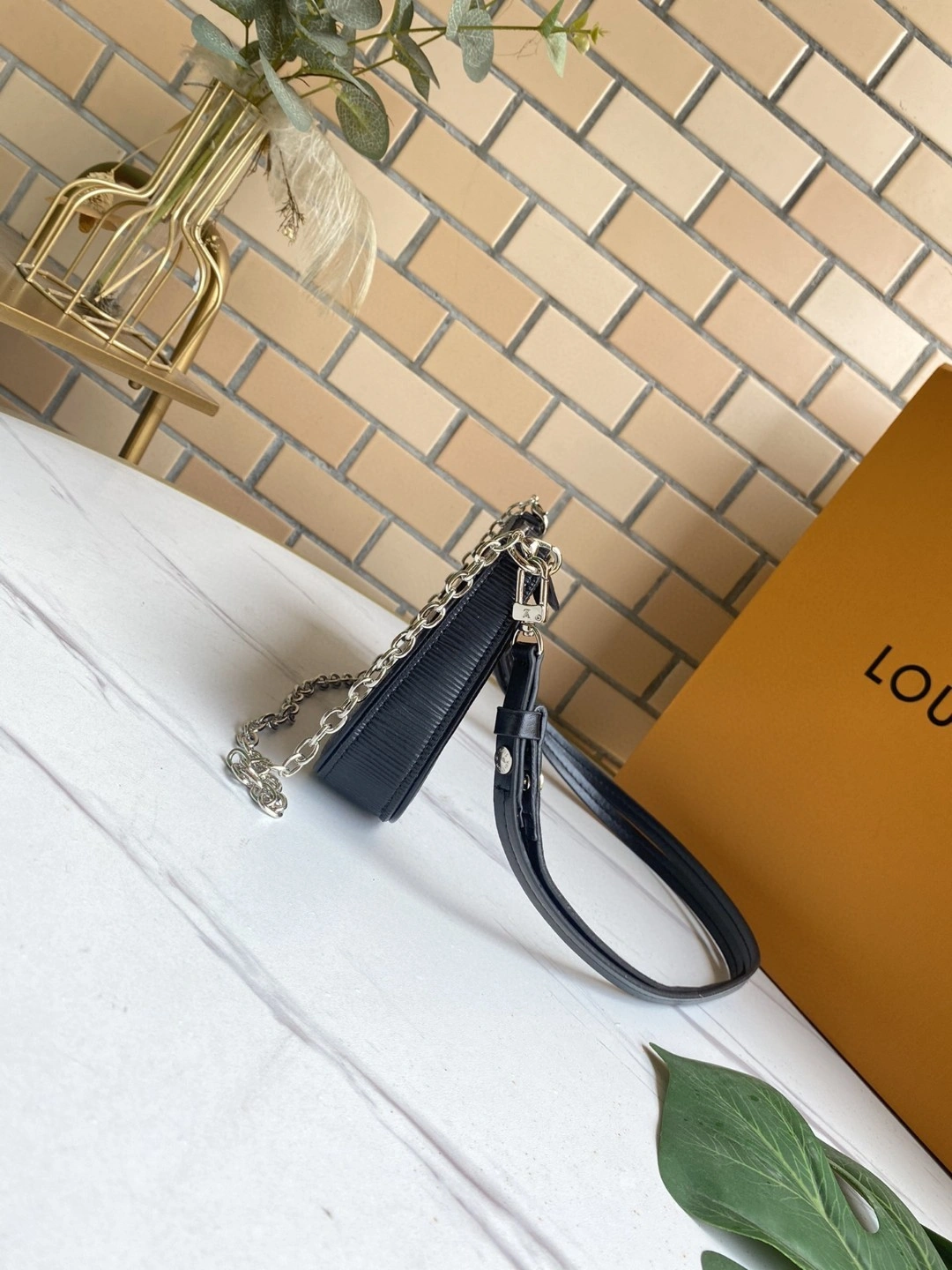 M80471 Easy Pouch On Strap item : AT-B225L0310L