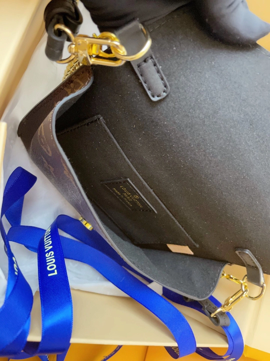M80559 Padlock on Strap item : AT-B225L0415L