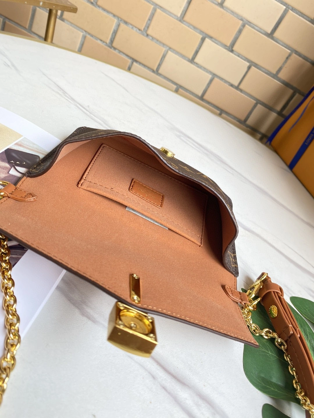 M80763 Padlock on Strap item : AT-B225L0431L