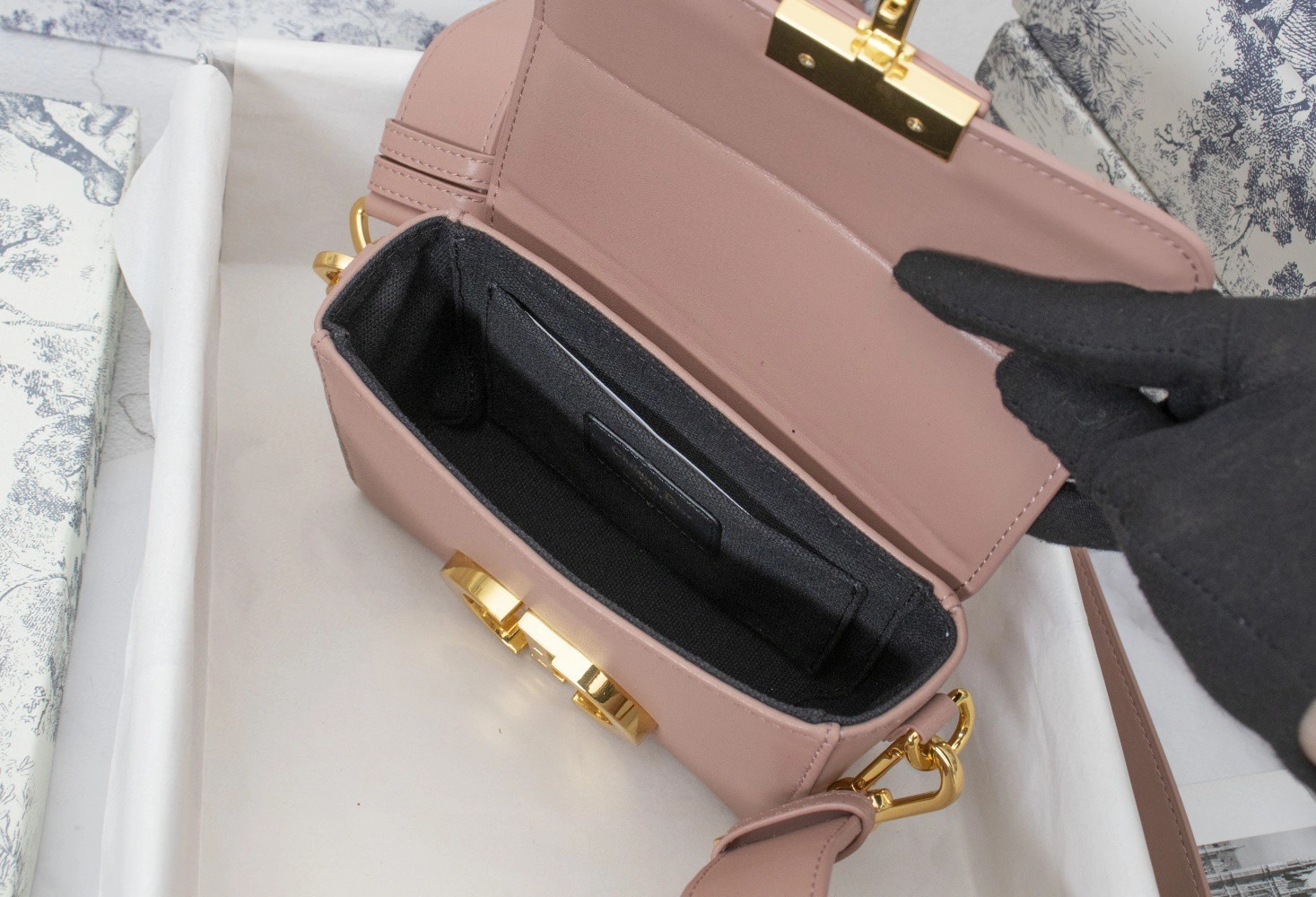 M9204UMOS Montaigne item : BT-B019B2131