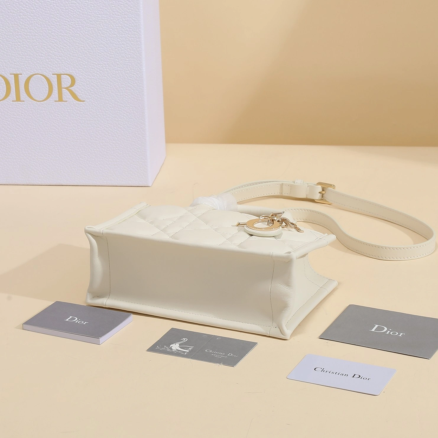 MOMO-- 4ior S5573OWHP-M030 high quality version Book Tote cowhide item:E-B000L2044T