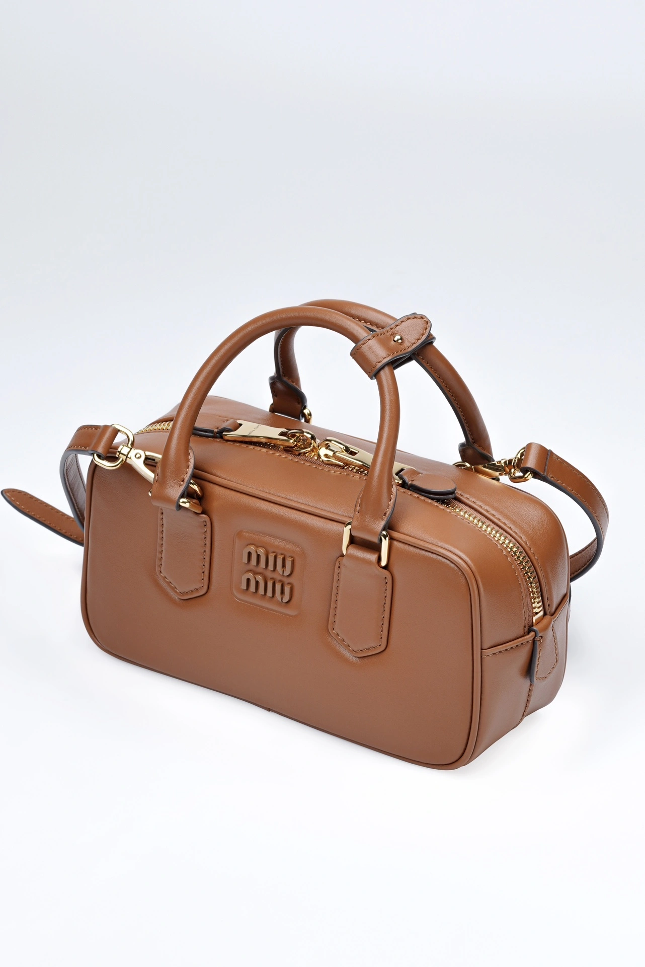 MOMO-- 7iu7iu 5BB142_ACR3_F0046_V_OON high quality version Arcadie item:E-B461A1263