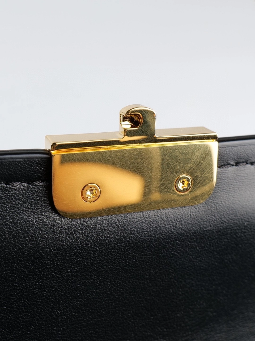 MOMO-- 7iu7iu 5BD265_2CRM_F0002_V_OOO high quality version cowhide item:E-B461A1257