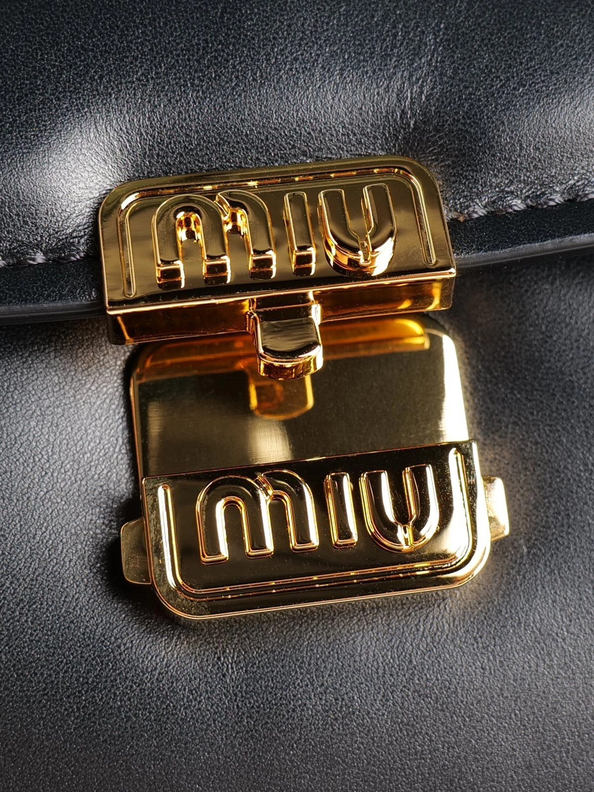 MOMO-- 7iu7iu 5BD265_2CRM_F0002_V_OOO high quality version cowhide item:E-B461A1257