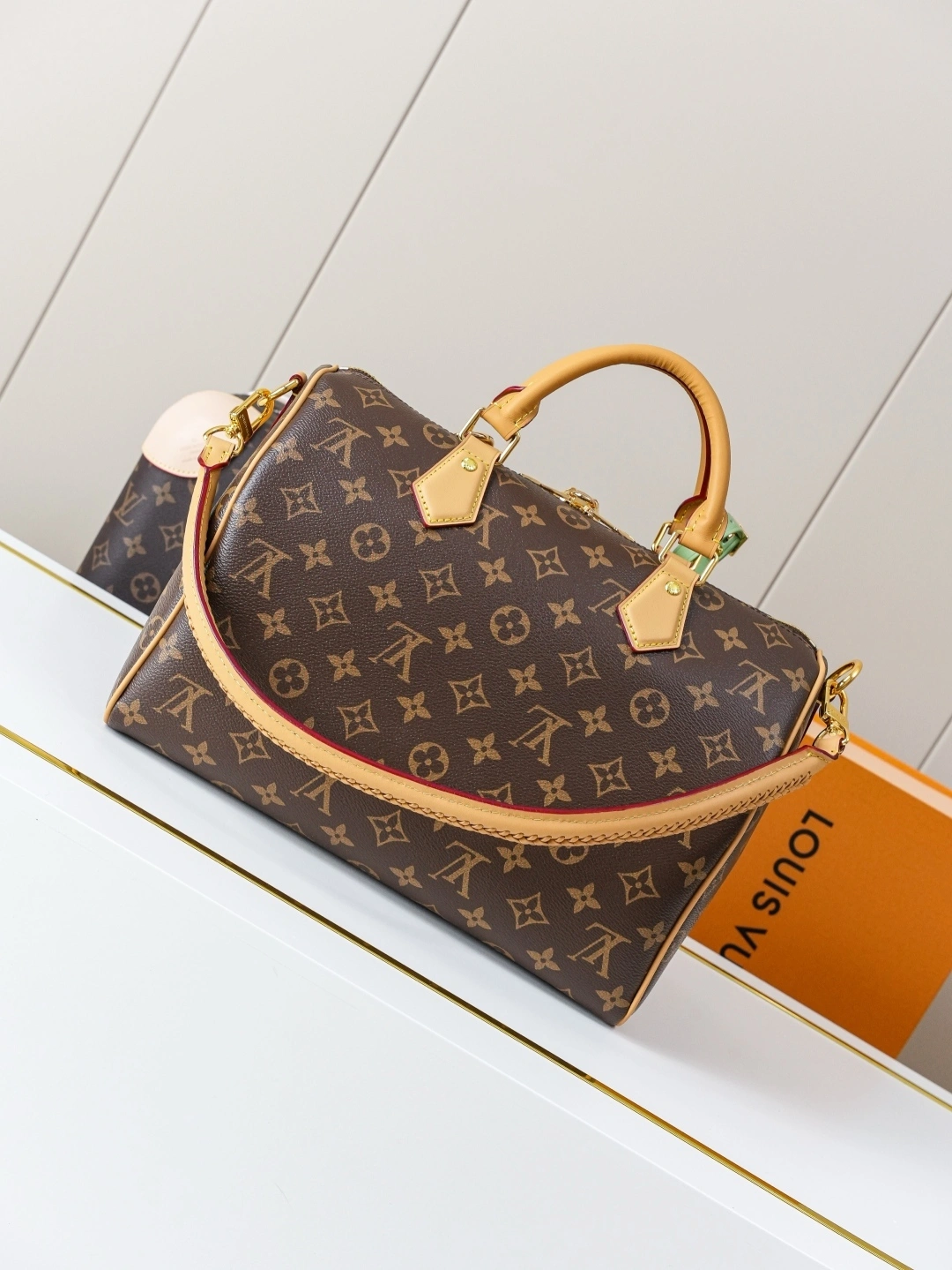 MOMO-- 8V M15107 high quality version Speedy Soft 30 Lucky cowhide item:E-B225I1008