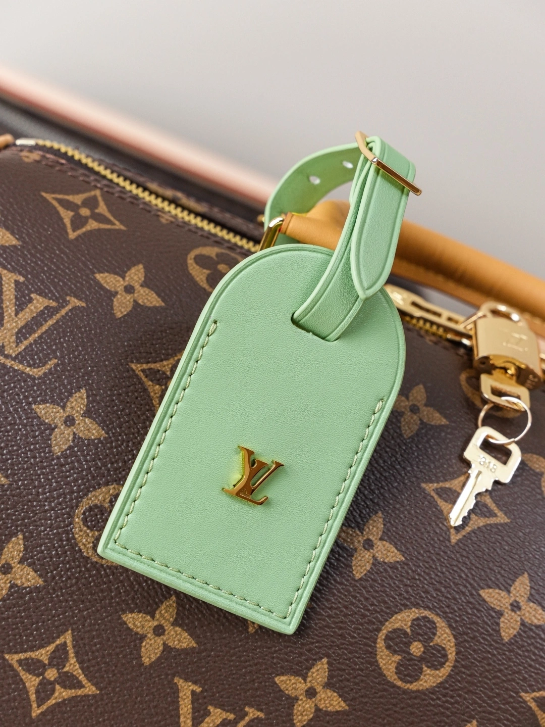 MOMO-- 8V M15107 high quality version Speedy Soft 30 Lucky cowhide item:E-B225I1008