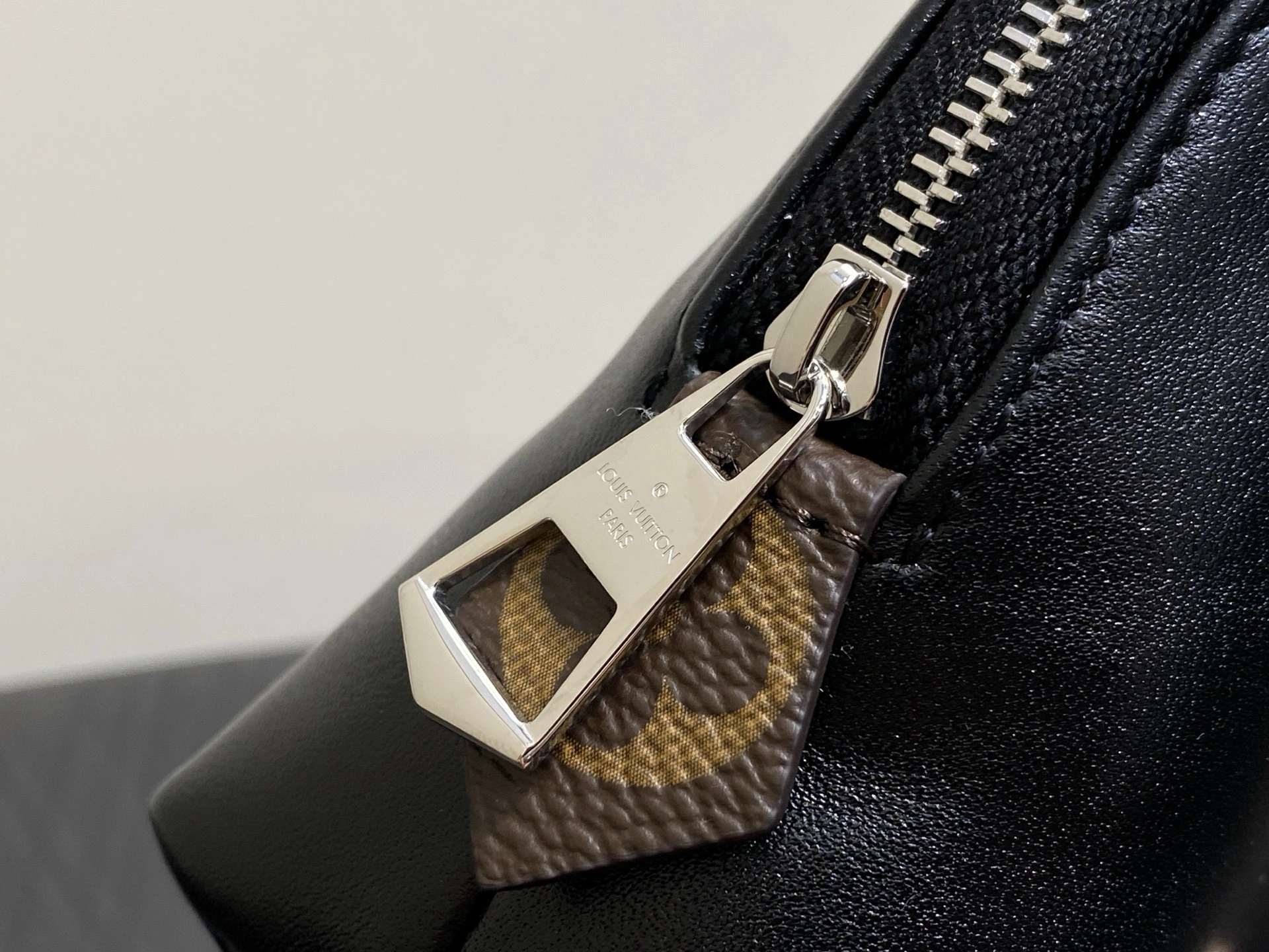 MOMO-- 8V M15206 high quality version Pochette Cosmétique sheepskin item:E-B000J1848