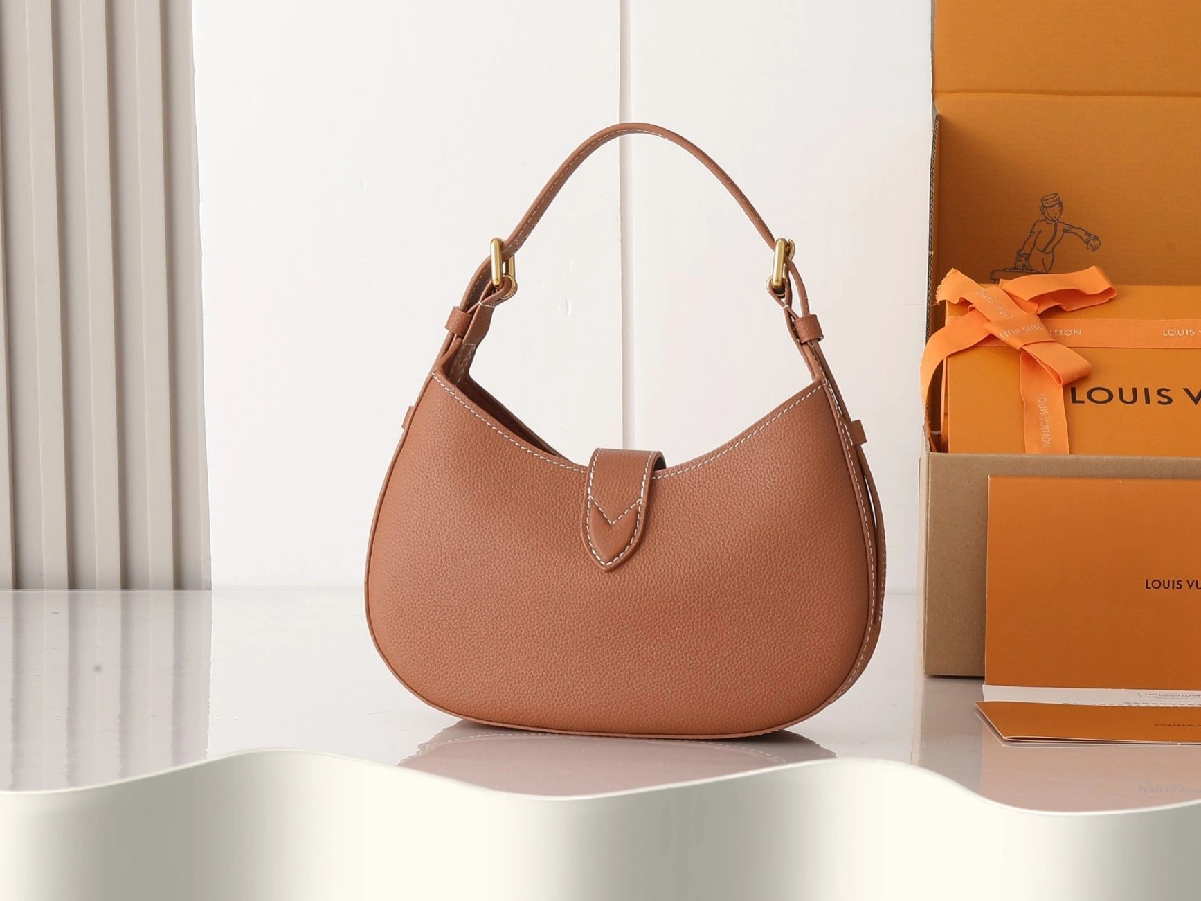 MOMO-- 8V M24885 high quality version Low Key Shoulder Bag cowhide item:E-B000C0578