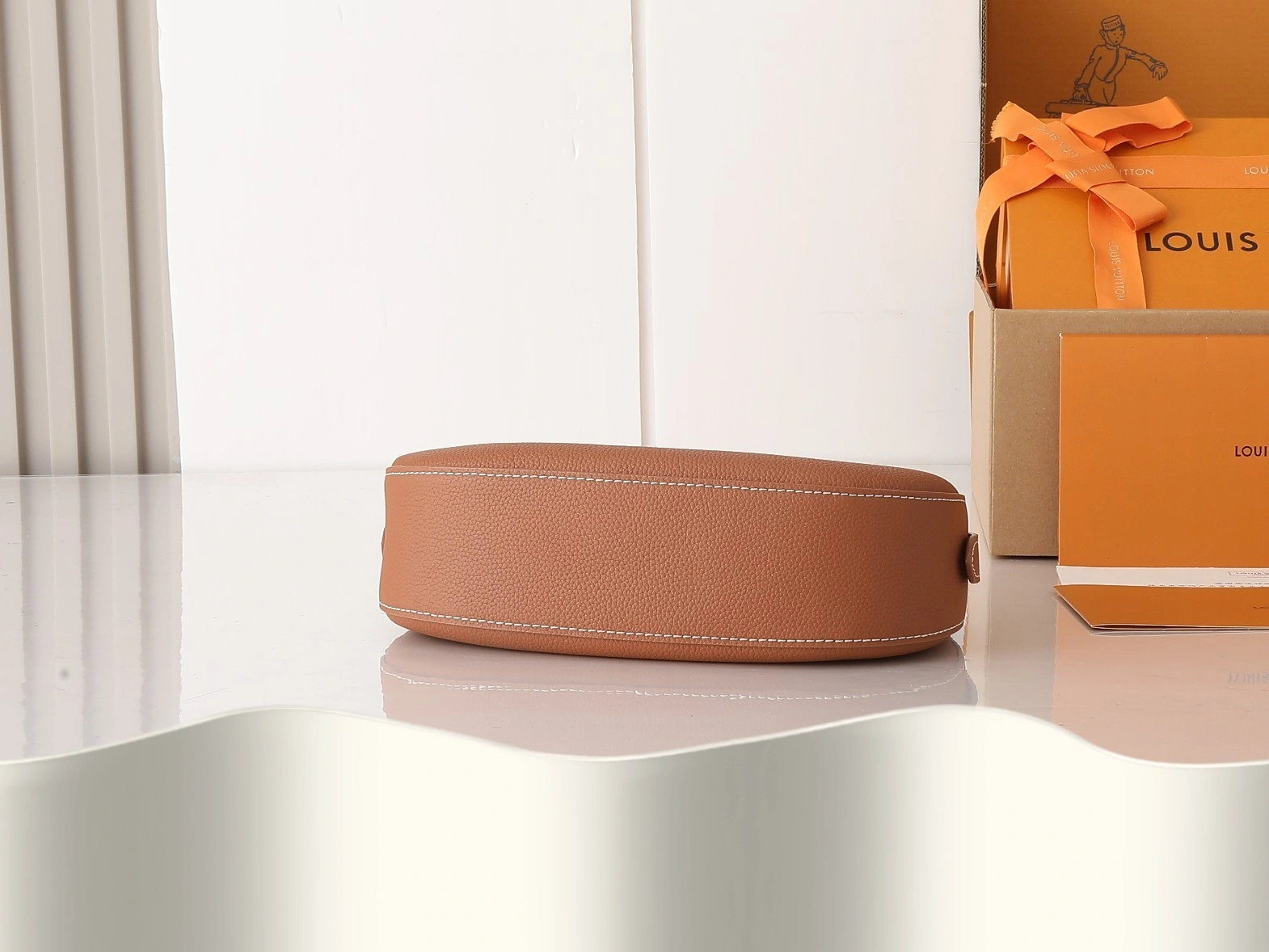 MOMO-- 8V M24885 high quality version Low Key Shoulder Bag cowhide item:E-B000C0578