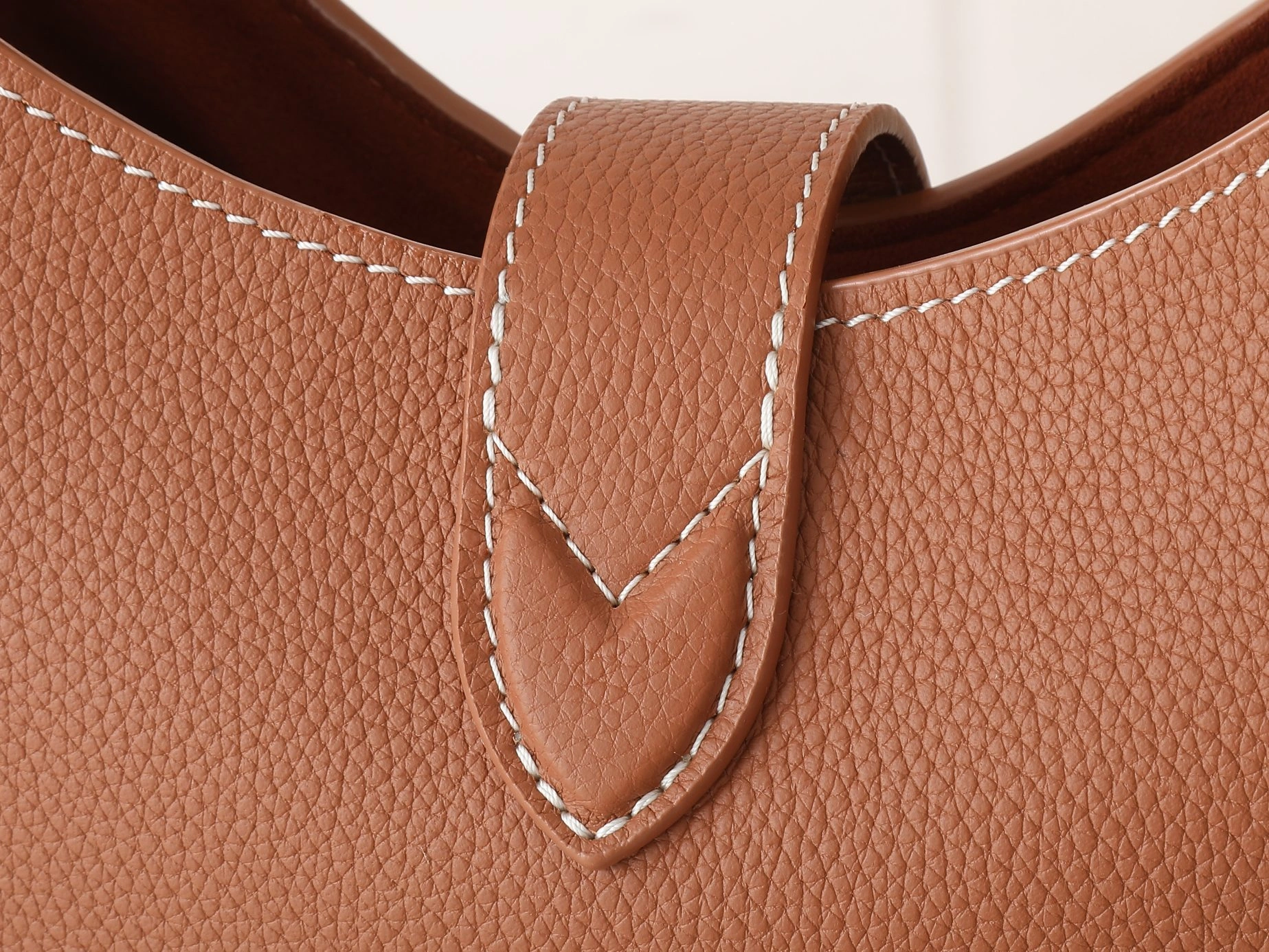 MOMO-- 8V M24885 high quality version Low Key Shoulder Bag cowhide item:E-B000C0578