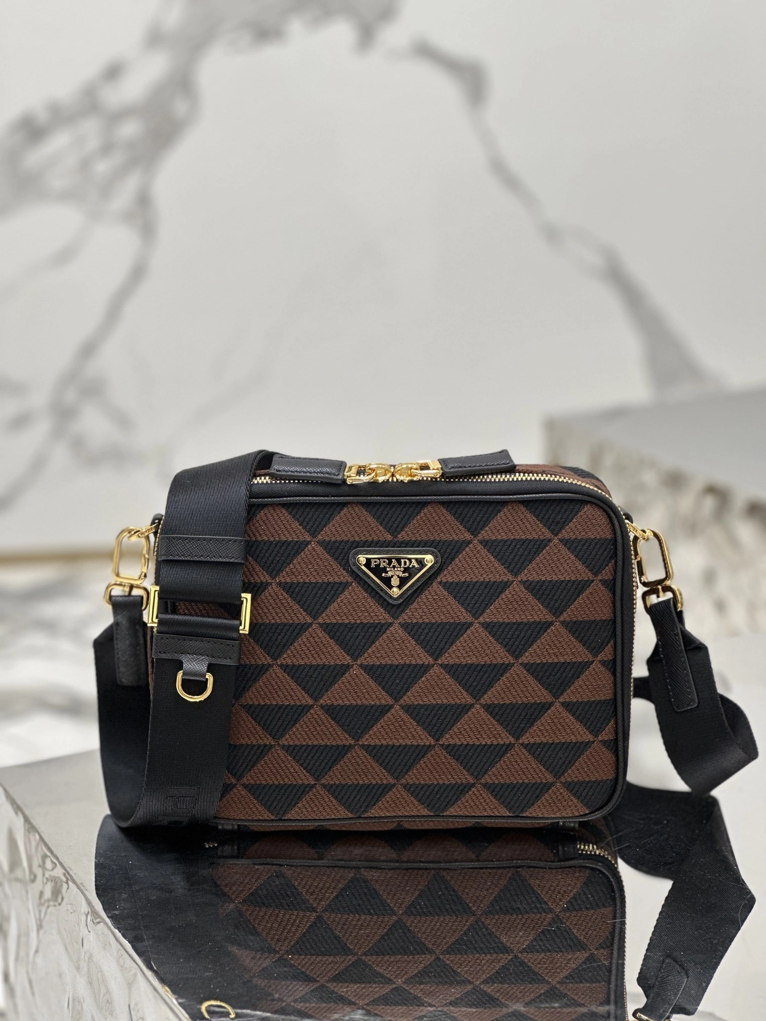 MOMO-- Pr141 2VH069_2FKL_F0807_V_MOF high quality version saffiano item:D-B225K2021