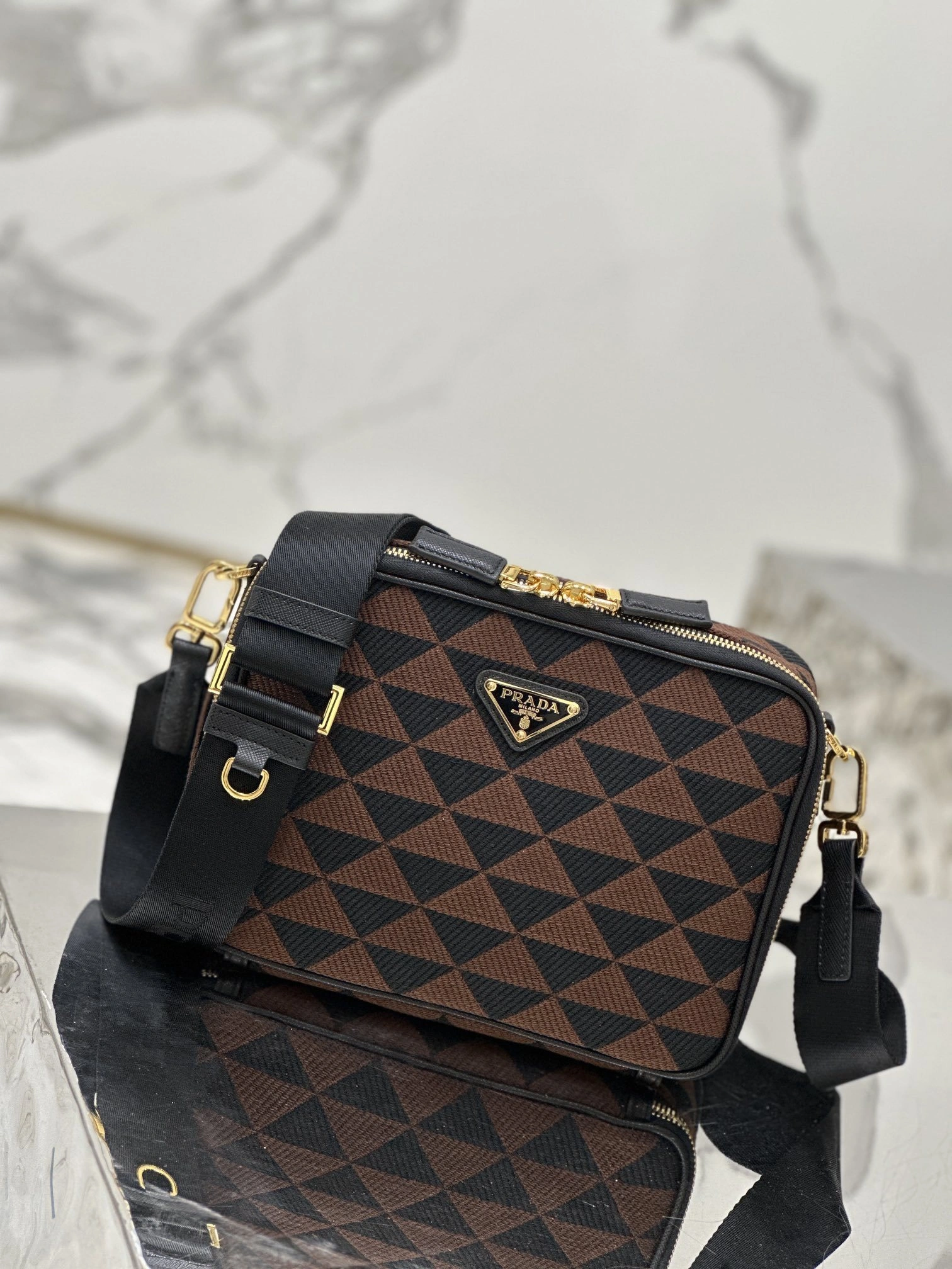 MOMO-- Pr141 2VH069_2FKL_F0807_V_MOF high quality version saffiano item:D-B225K2021