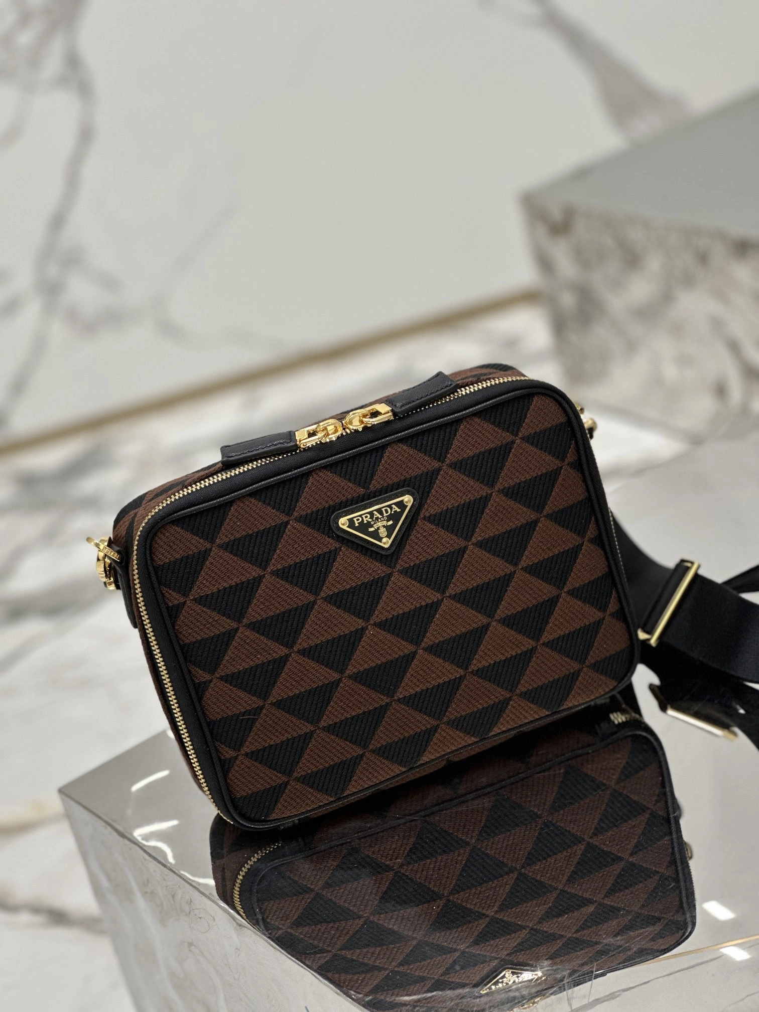 MOMO-- Pr141 2VH069_2FKL_F0807_V_MOF high quality version saffiano item:D-B225K2021