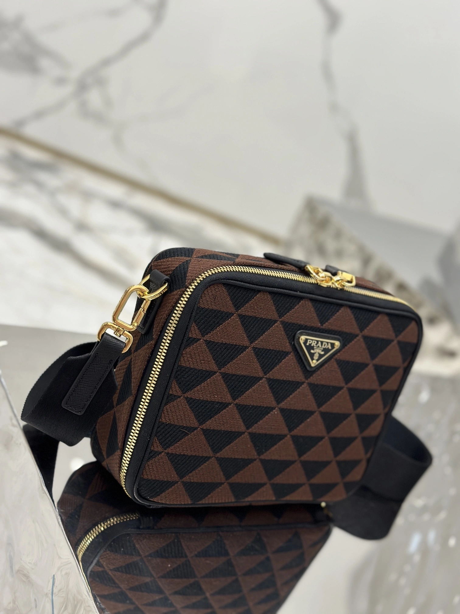 MOMO-- Pr141 2VH069_2FKL_F0807_V_MOF high quality version saffiano item:D-B225K2021