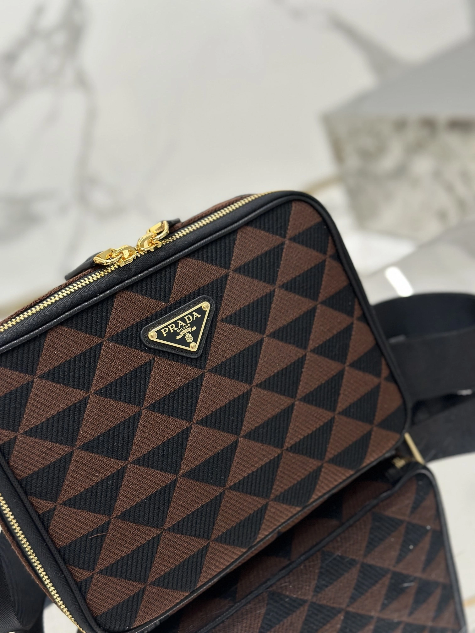 MOMO-- Pr141 2VH069_2FKL_F0807_V_MOF high quality version saffiano item:D-B225K2021