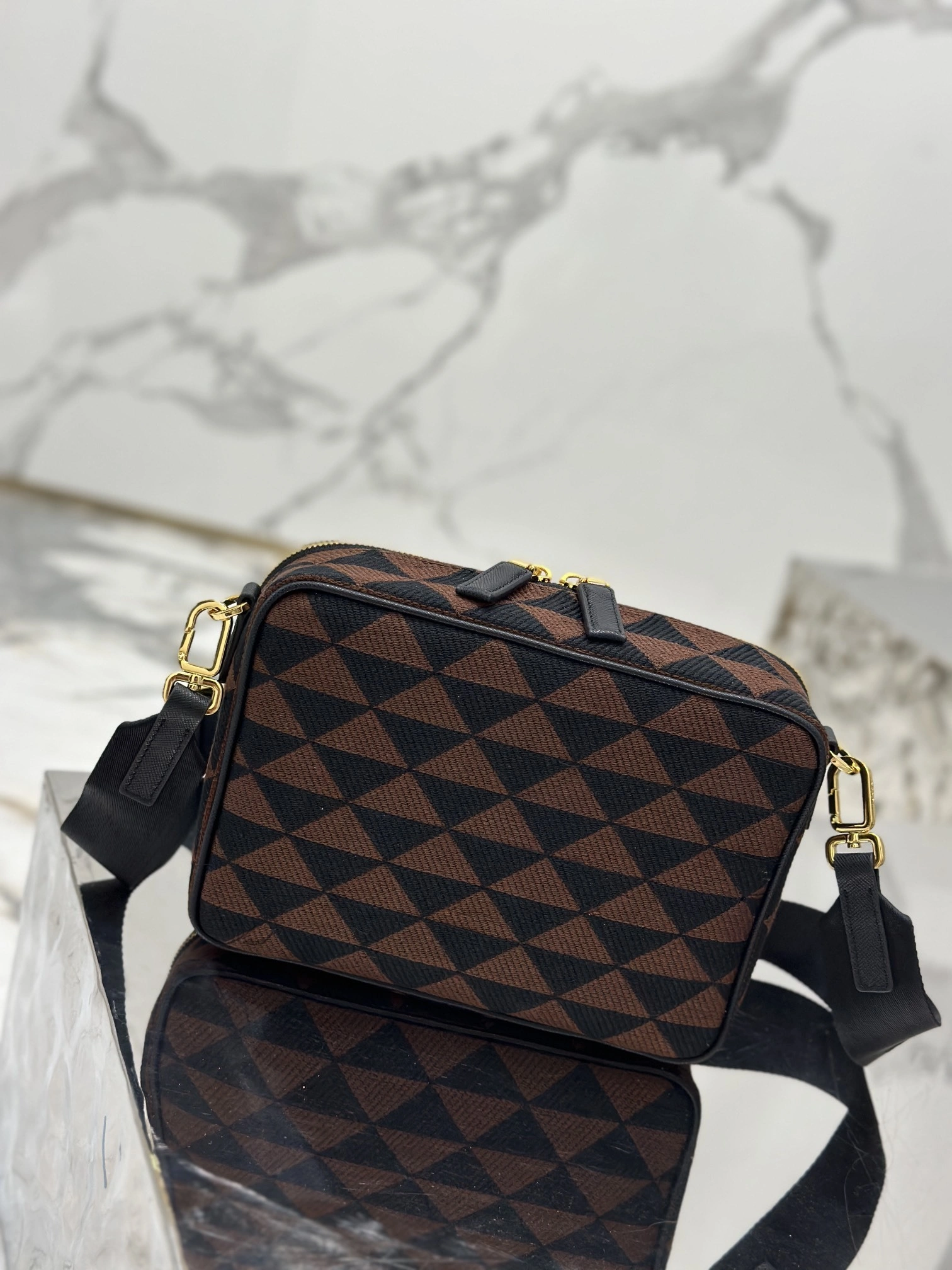 MOMO-- Pr141 2VH069_2FKL_F0807_V_MOF high quality version saffiano item:D-B225K2021