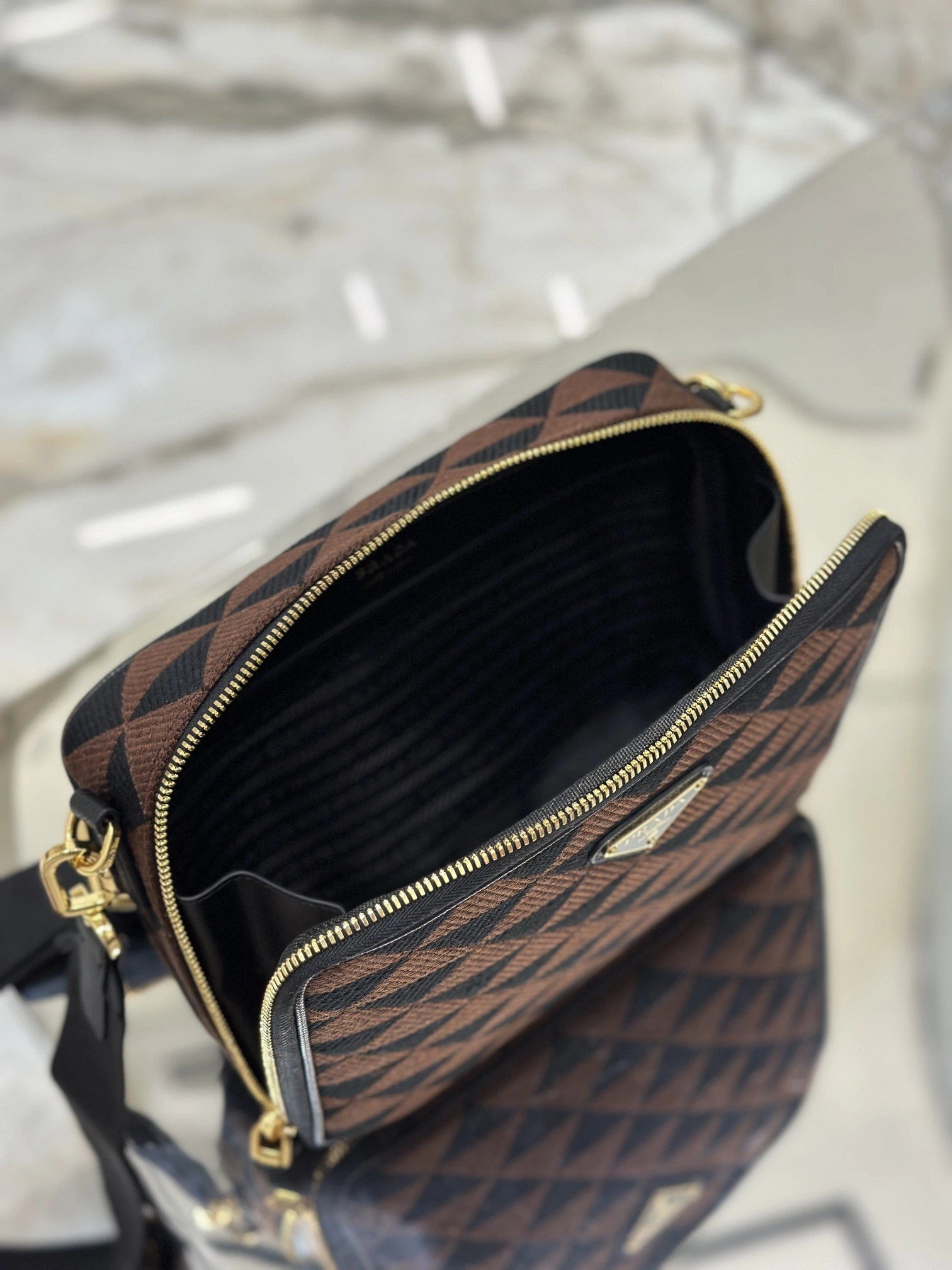 MOMO-- Pr141 2VH069_2FKL_F0807_V_MOF high quality version saffiano item:D-B225K2021