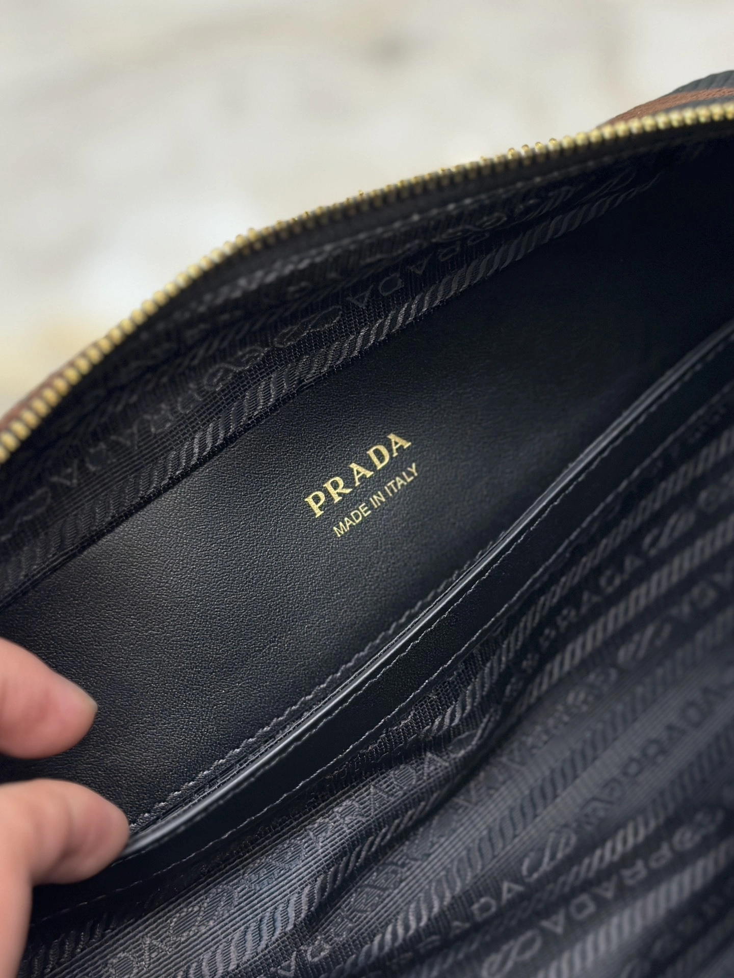 MOMO-- Pr141 2VH069_2FKL_F0807_V_MOF high quality version saffiano item:D-B225K2021