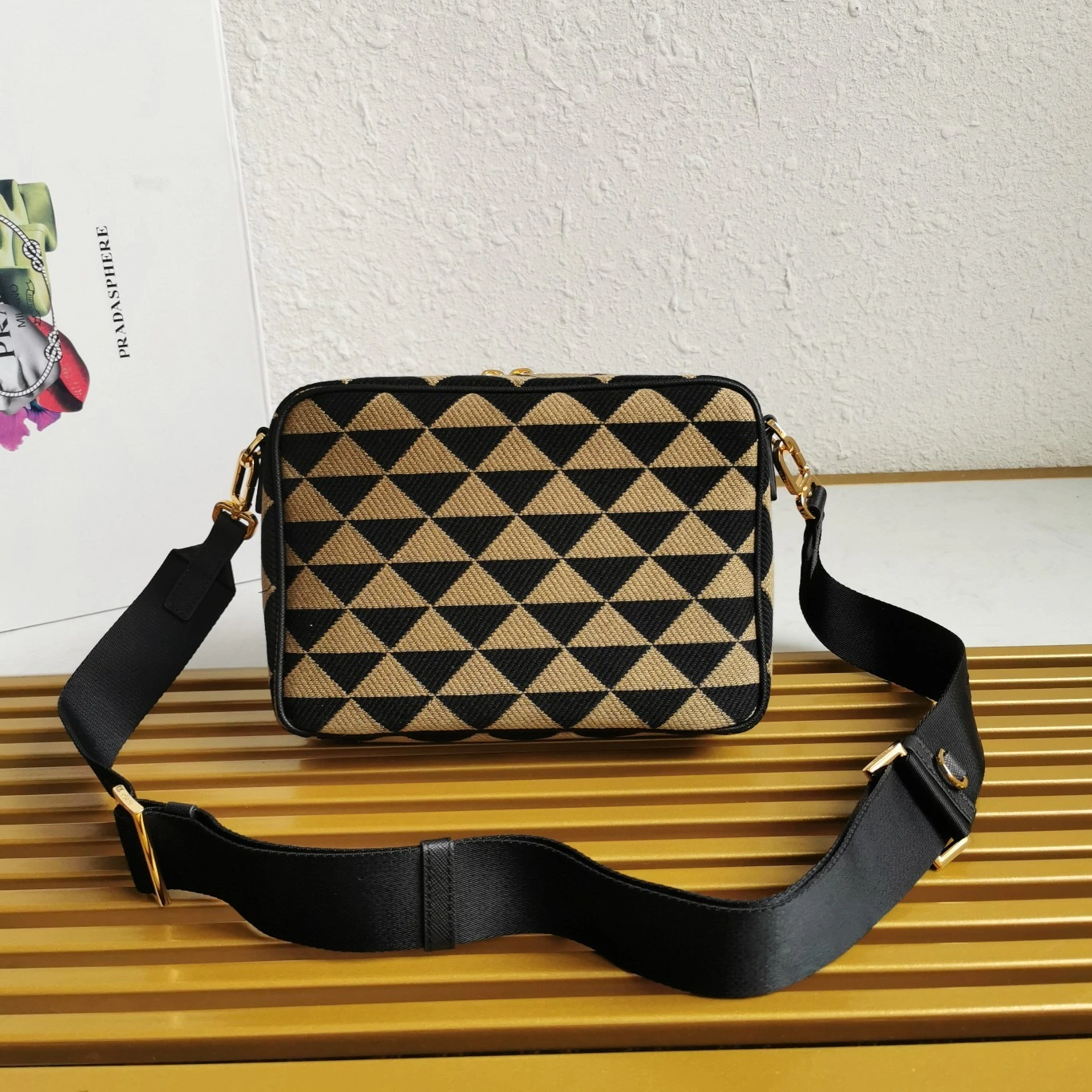 MOMO-- Pr141 2VH069_2FKL_F0Y30_V_MOF high quality version saffiano item:D-B000K2020