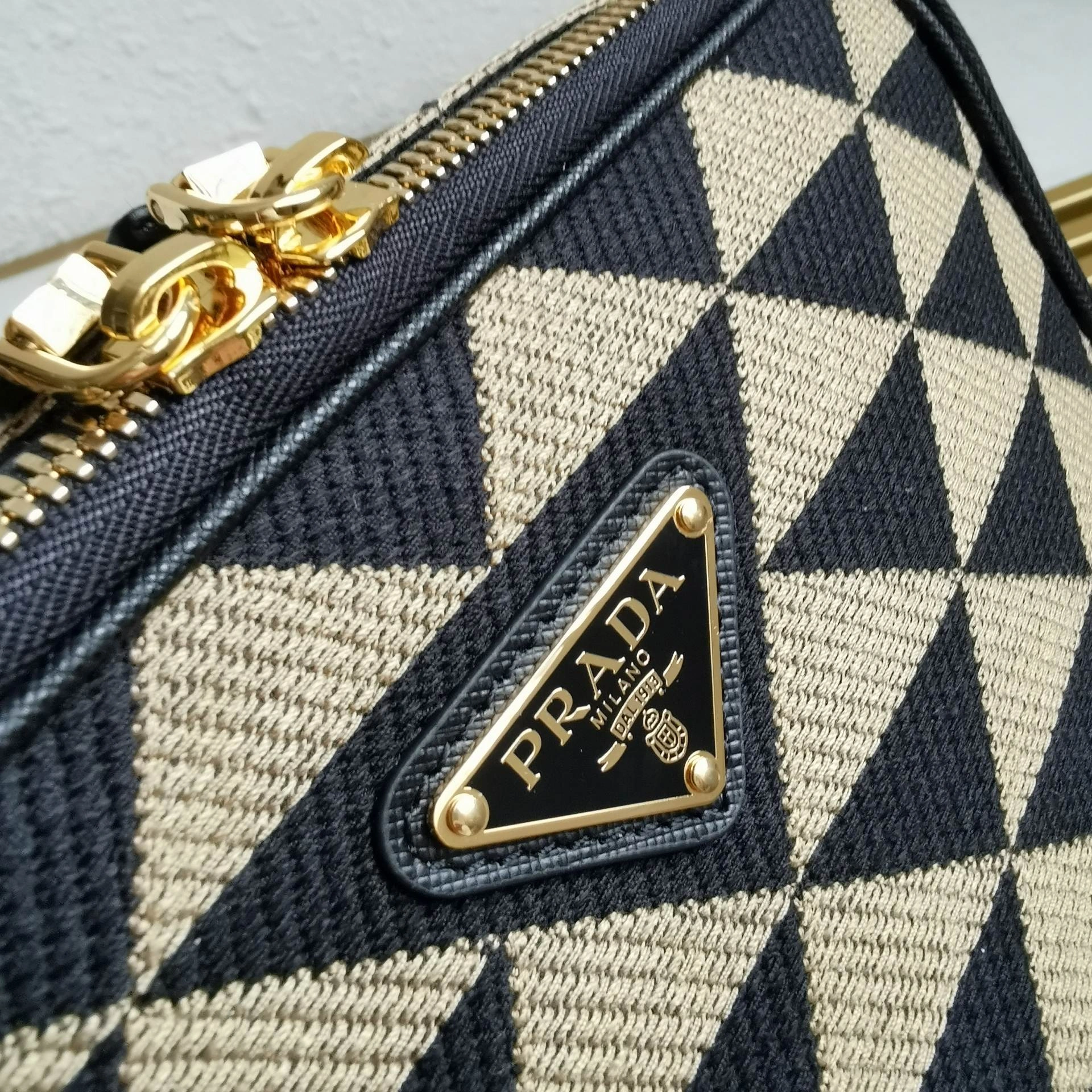 MOMO-- Pr141 2VH069_2FKL_F0Y30_V_MOF high quality version saffiano item:D-B000K2020