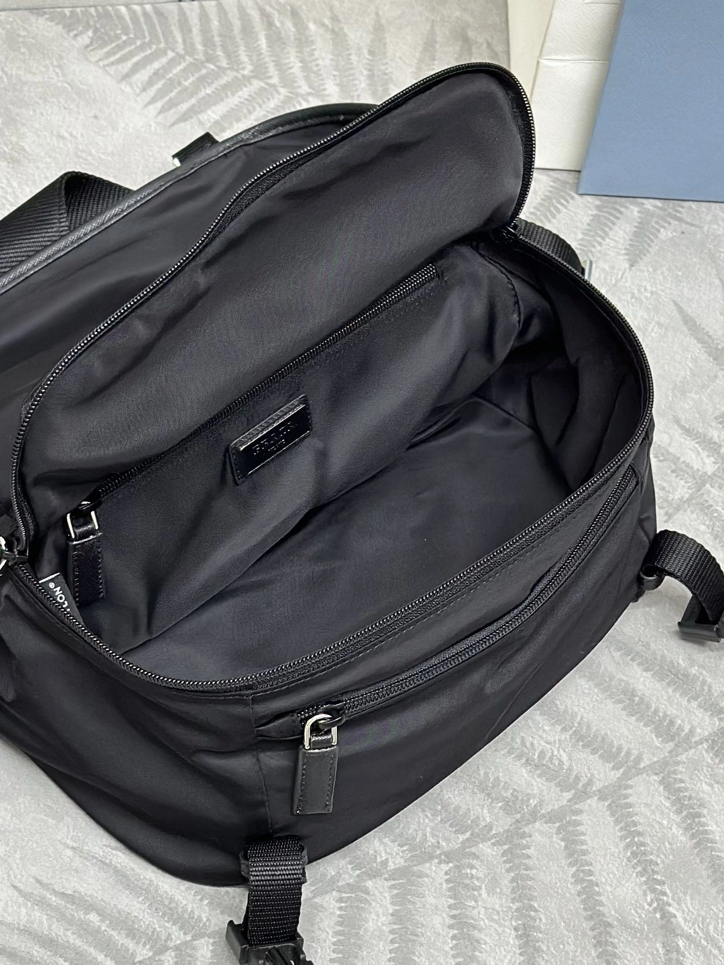 MOMO-- Pr141 2VH994_2DMG_F0002_V_OOO high quality version Saffiano item:D-B000K2014