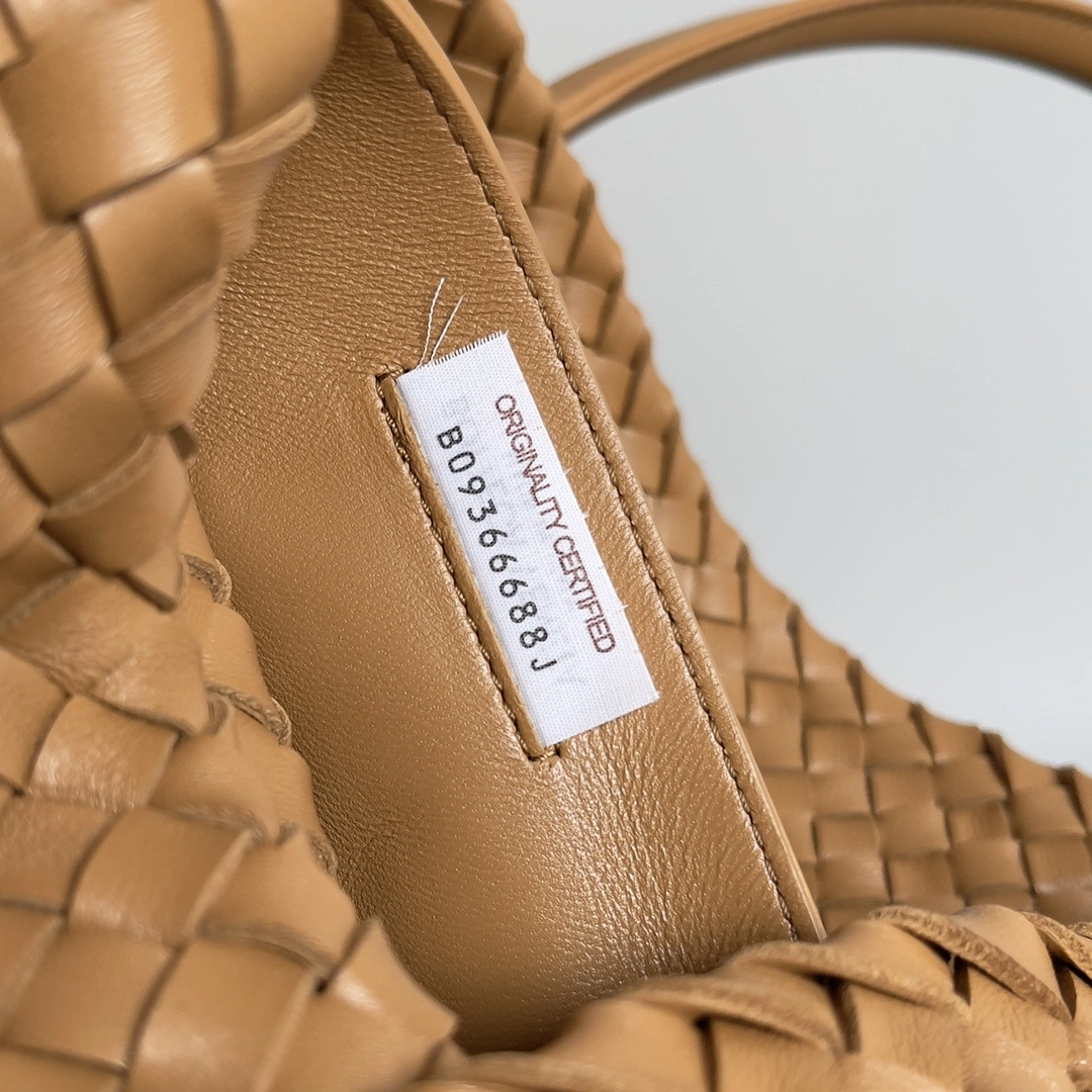 MOMO-- V595t1 608810V1OW12650 high quality version Cabat sheepskin item:E-B100B2734