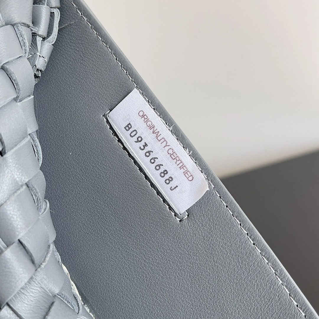 MOMO-- V595t1 608811V1OW11233 high quality version Cabat sheepskin item:E-B100B2743