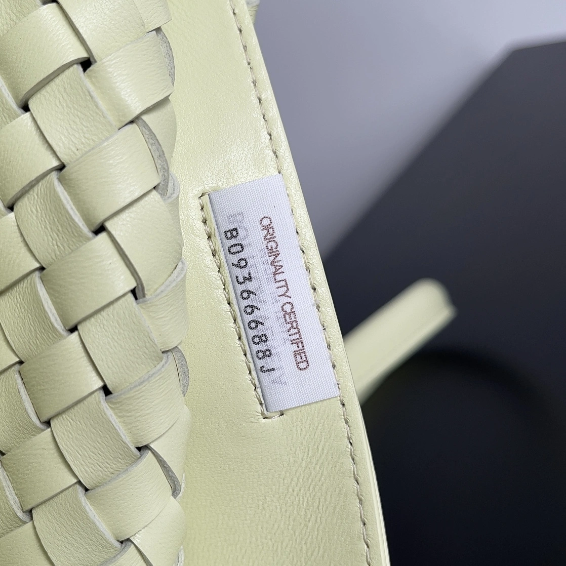 MOMO-- V595t1 608811V1OW19412 high quality version Cabat sheepskin item:E-B100B2740