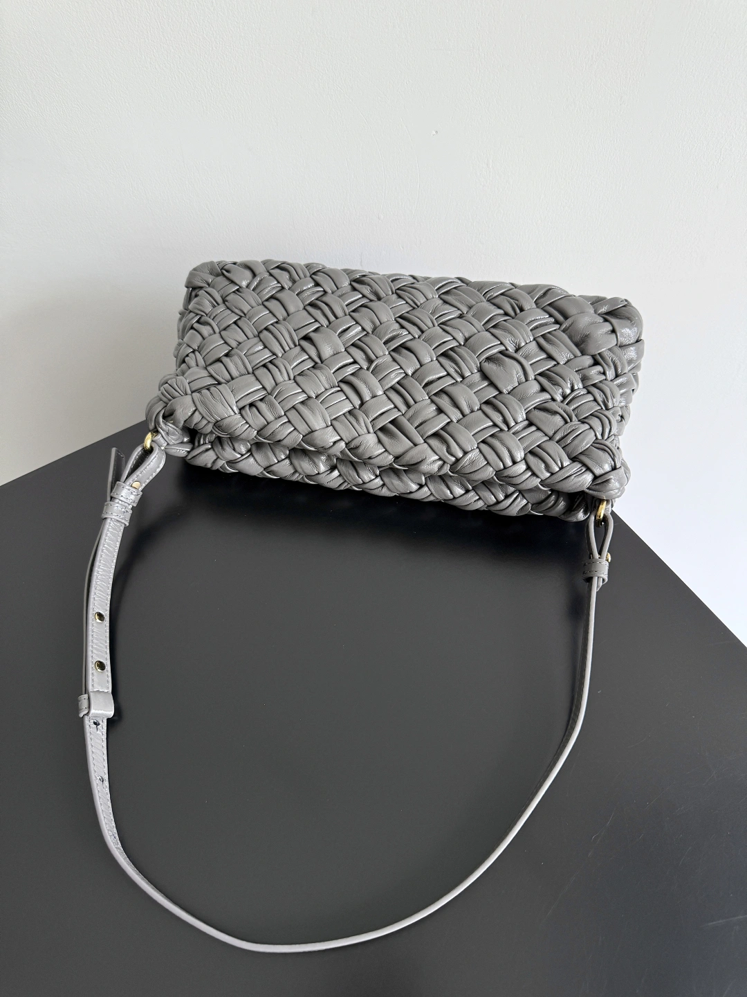 MOMO-- V595t1 785780V40T11317 chacha cowhide high quality version item：E-B100I0697H