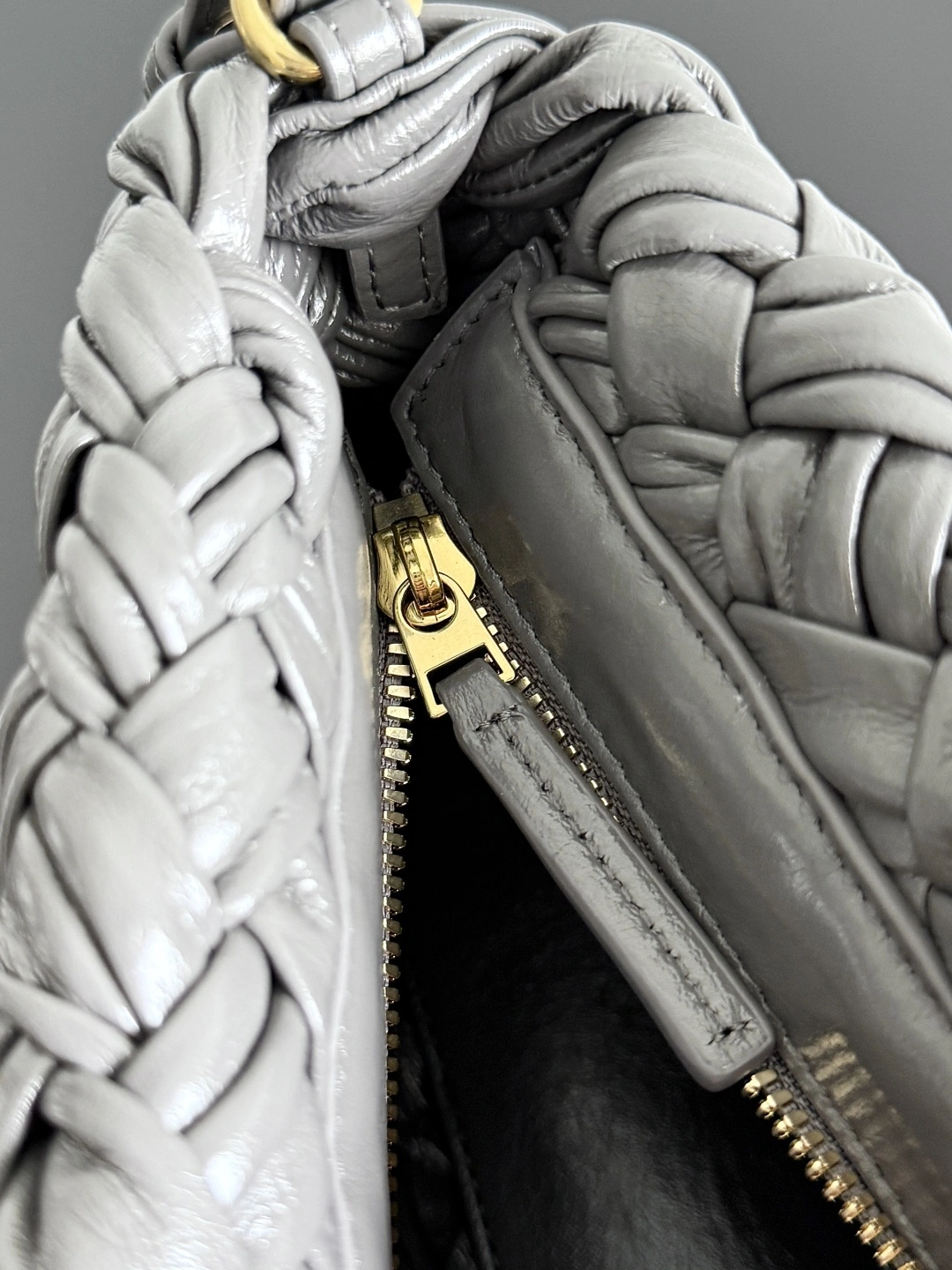 MOMO-- V595t1 785780V40T11317 chacha cowhide high quality version item：E-B100I0697H